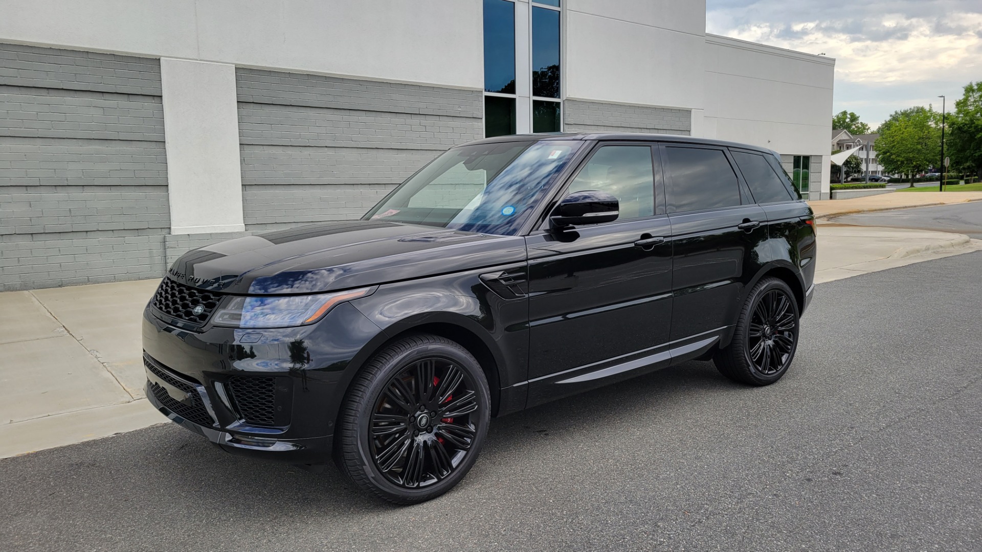 Used 2022 Land Rover RANGE ROVER SPORT HSE DYNAMIC 518HP / NAV / SUNROOF / MERIDIAN / CAMERA for sale Sold at Formula Imports in Charlotte NC 28227 3