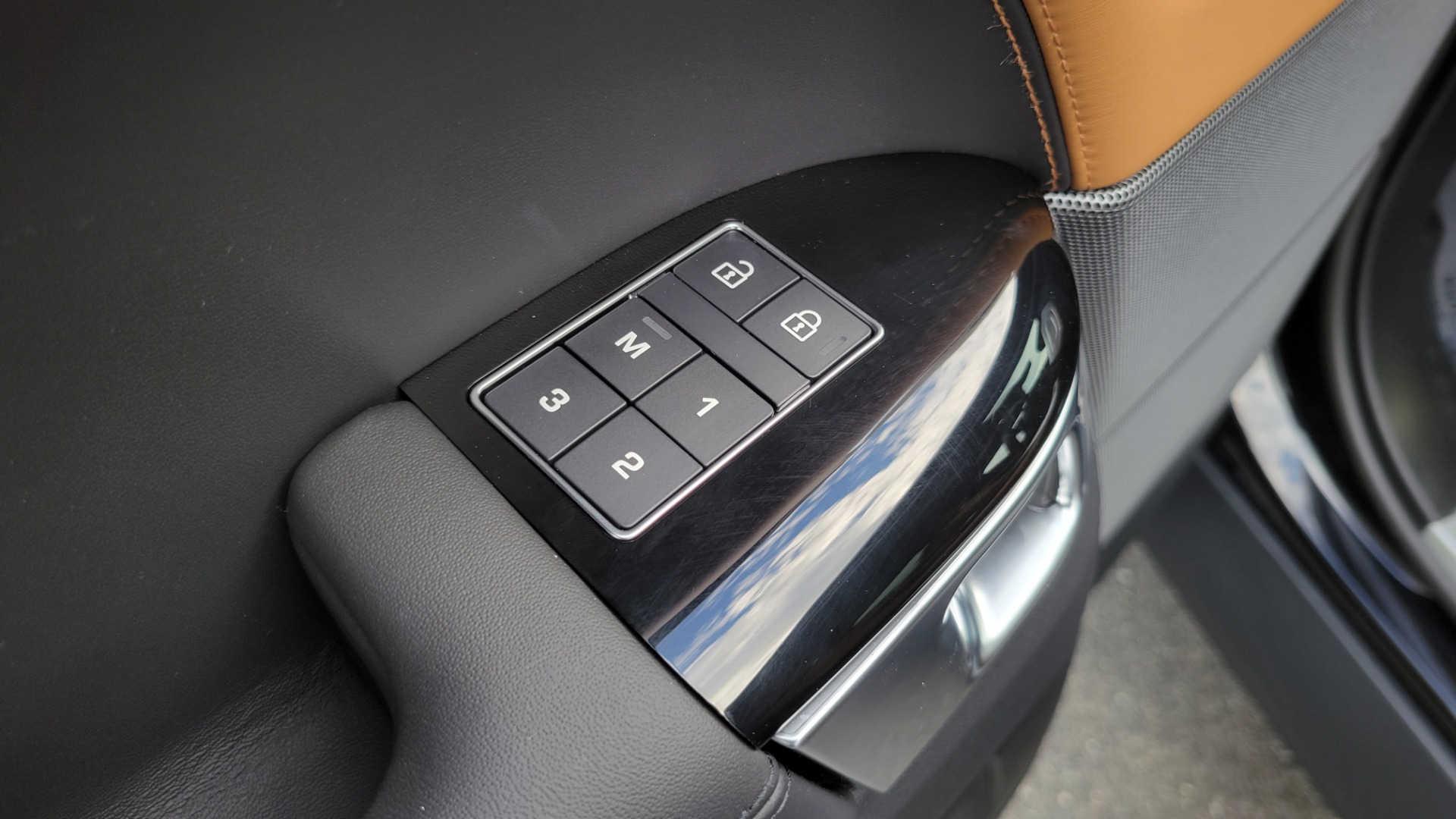 Used 2022 Land Rover RANGE ROVER SPORT HSE DYNAMIC 518HP / NAV / SUNROOF / MERIDIAN / CAMERA for sale $105,998 at Formula Imports in Charlotte NC 28227 39