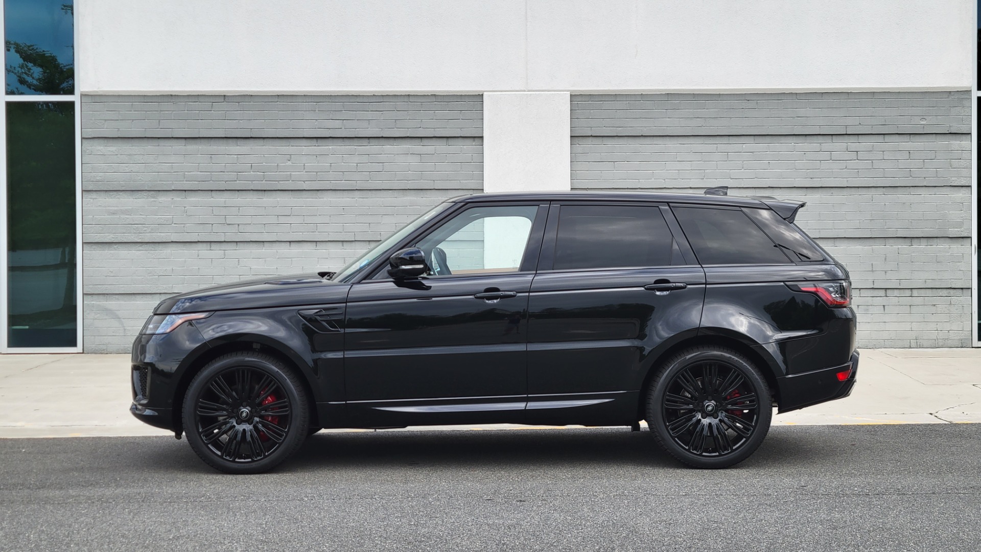 Used 2022 Land Rover RANGE ROVER SPORT HSE DYNAMIC 518HP / NAV / SUNROOF / MERIDIAN / CAMERA for sale Sold at Formula Imports in Charlotte NC 28227 4