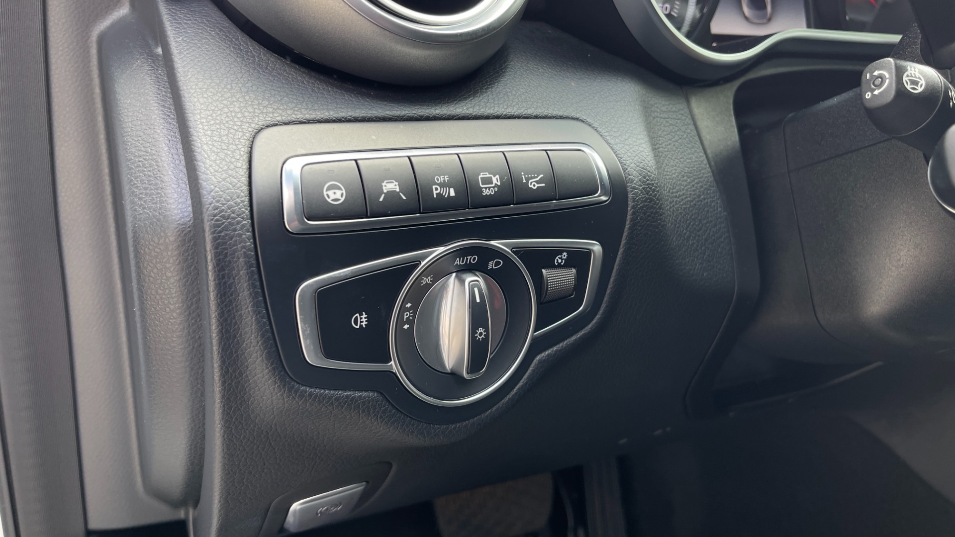 Used 2018 Mercedes-Benz C-Class C300 / PANORAMIC / HEADS UP DISPLAY / ADVANCED LIGHTING / PREMIUM ASSISTANC for sale $30,995 at Formula Imports in Charlotte NC 28227 28