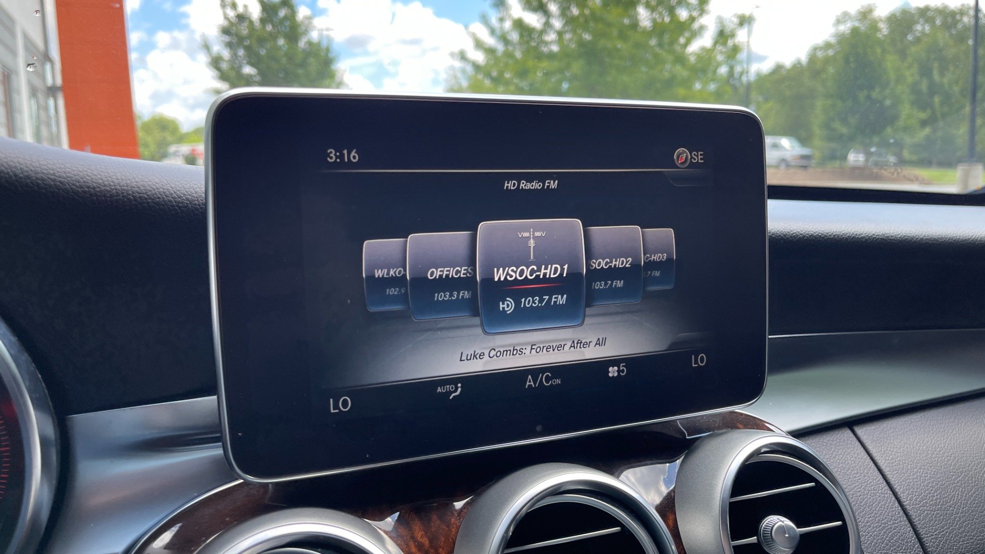 Used 2018 Mercedes-Benz C-Class C300 / PANORAMIC / HEADS UP DISPLAY / ADVANCED LIGHTING / PREMIUM ASSISTANC for sale $30,995 at Formula Imports in Charlotte NC 28227 30