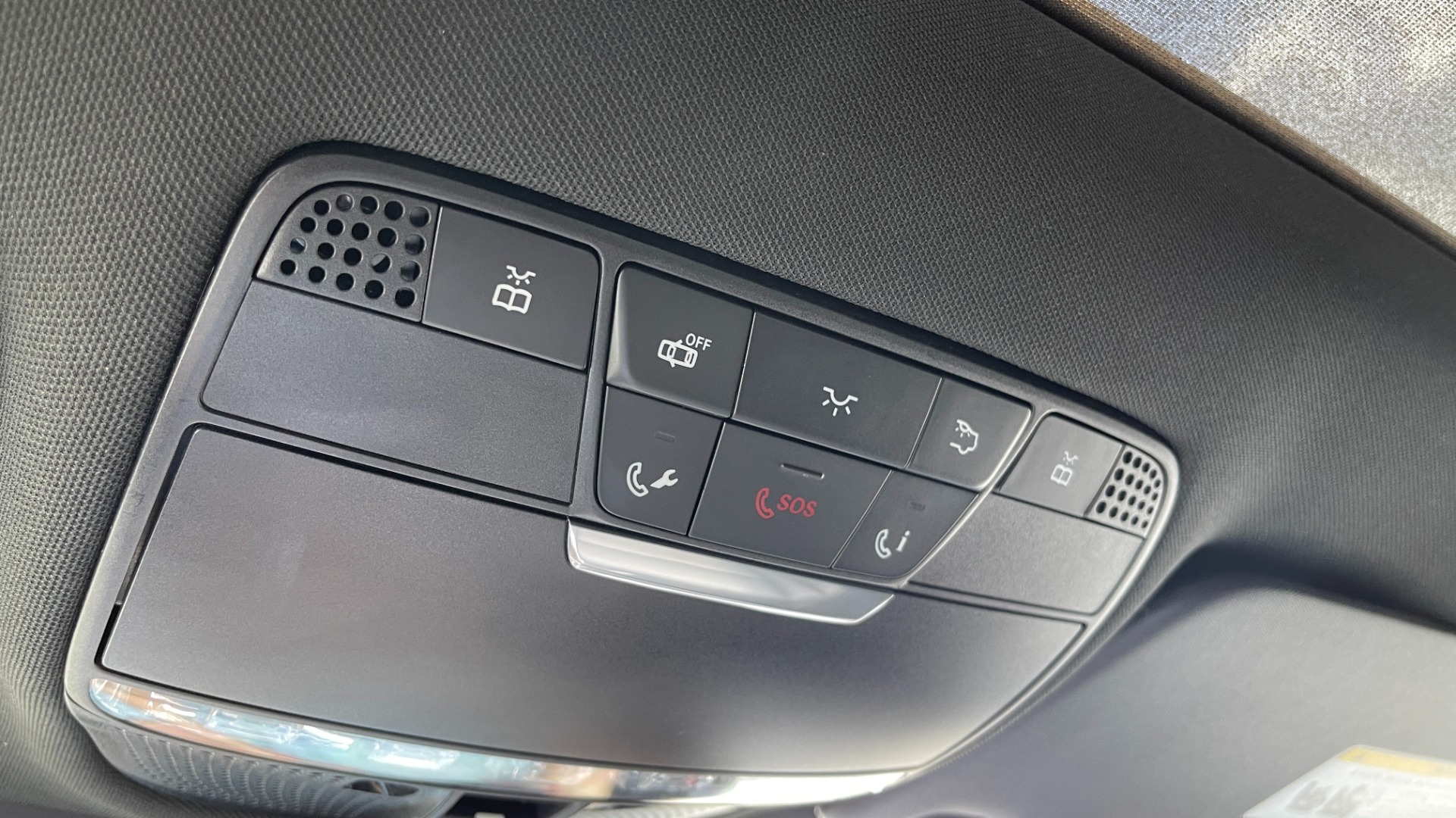 Used 2018 Mercedes-Benz C-Class C300 / PANORAMIC / HEADS UP DISPLAY / ADVANCED LIGHTING / PREMIUM ASSISTANC for sale $30,995 at Formula Imports in Charlotte NC 28227 35