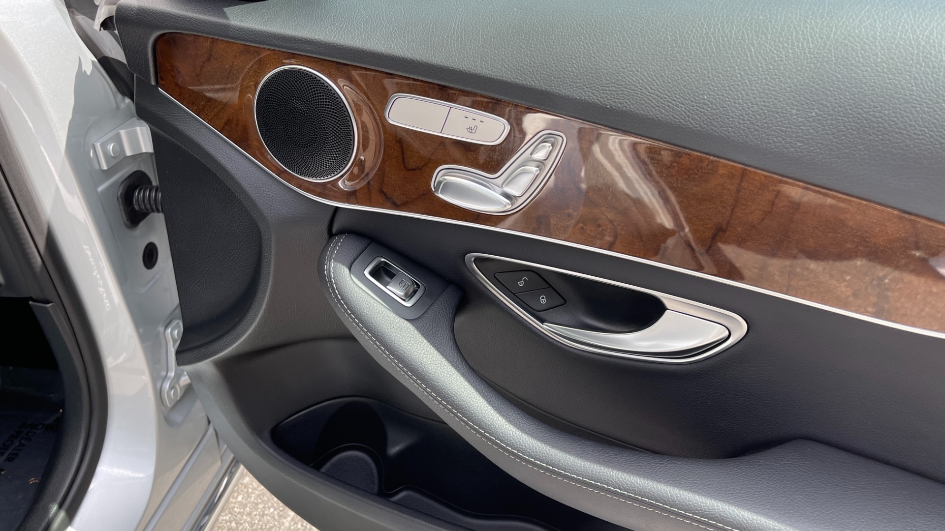 Used 2018 Mercedes-Benz C-Class C300 / PANORAMIC / HEADS UP DISPLAY / ADVANCED LIGHTING / PREMIUM ASSISTANC for sale $30,995 at Formula Imports in Charlotte NC 28227 43