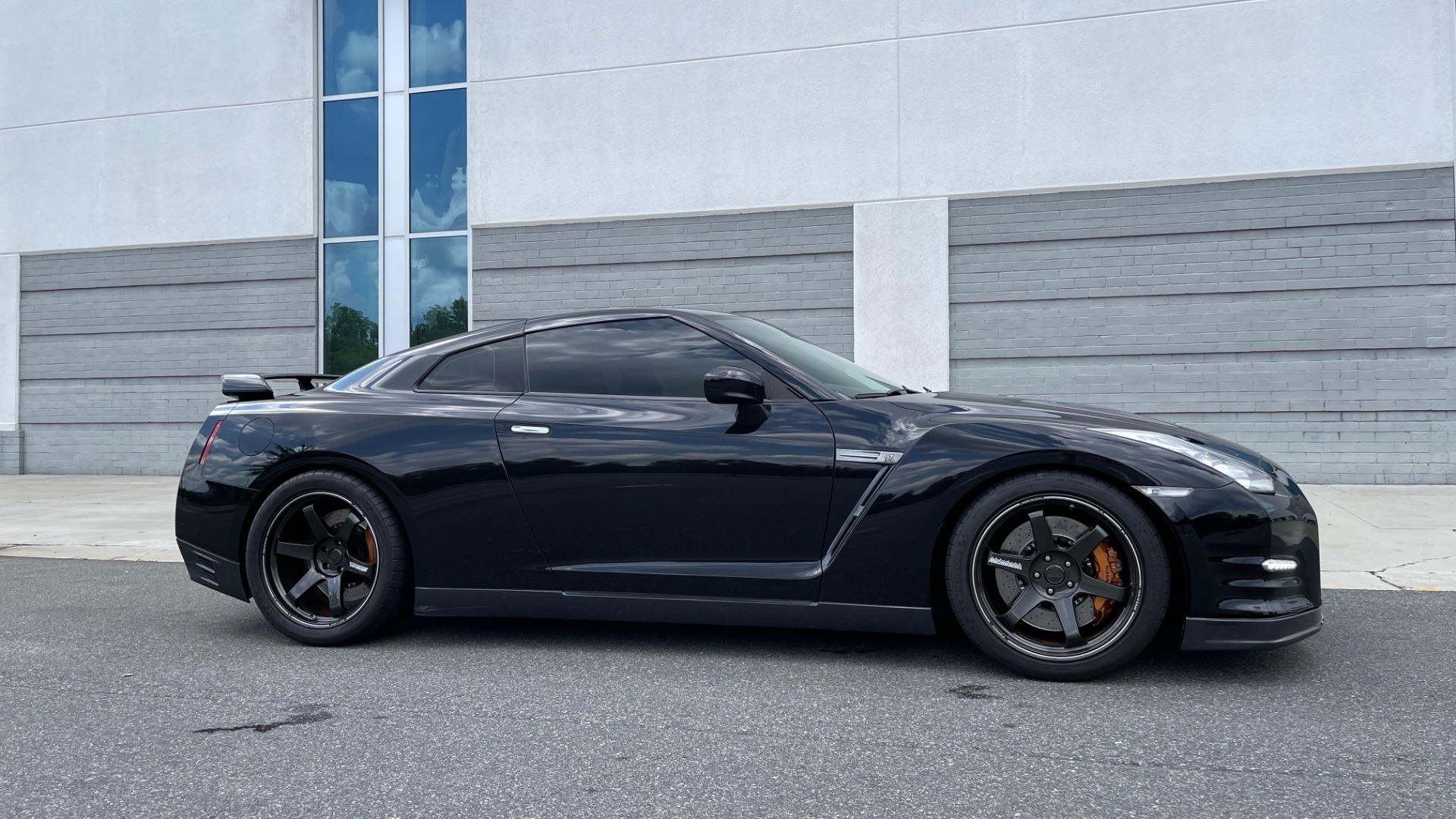 Used 2013 Nissan GT-R PREMIUM COUPE / 3.8L TWIN-TURBO / 6-SPD AUTO / COLD WTHR PKG / CAMERA for sale Sold at Formula Imports in Charlotte NC 28227 10