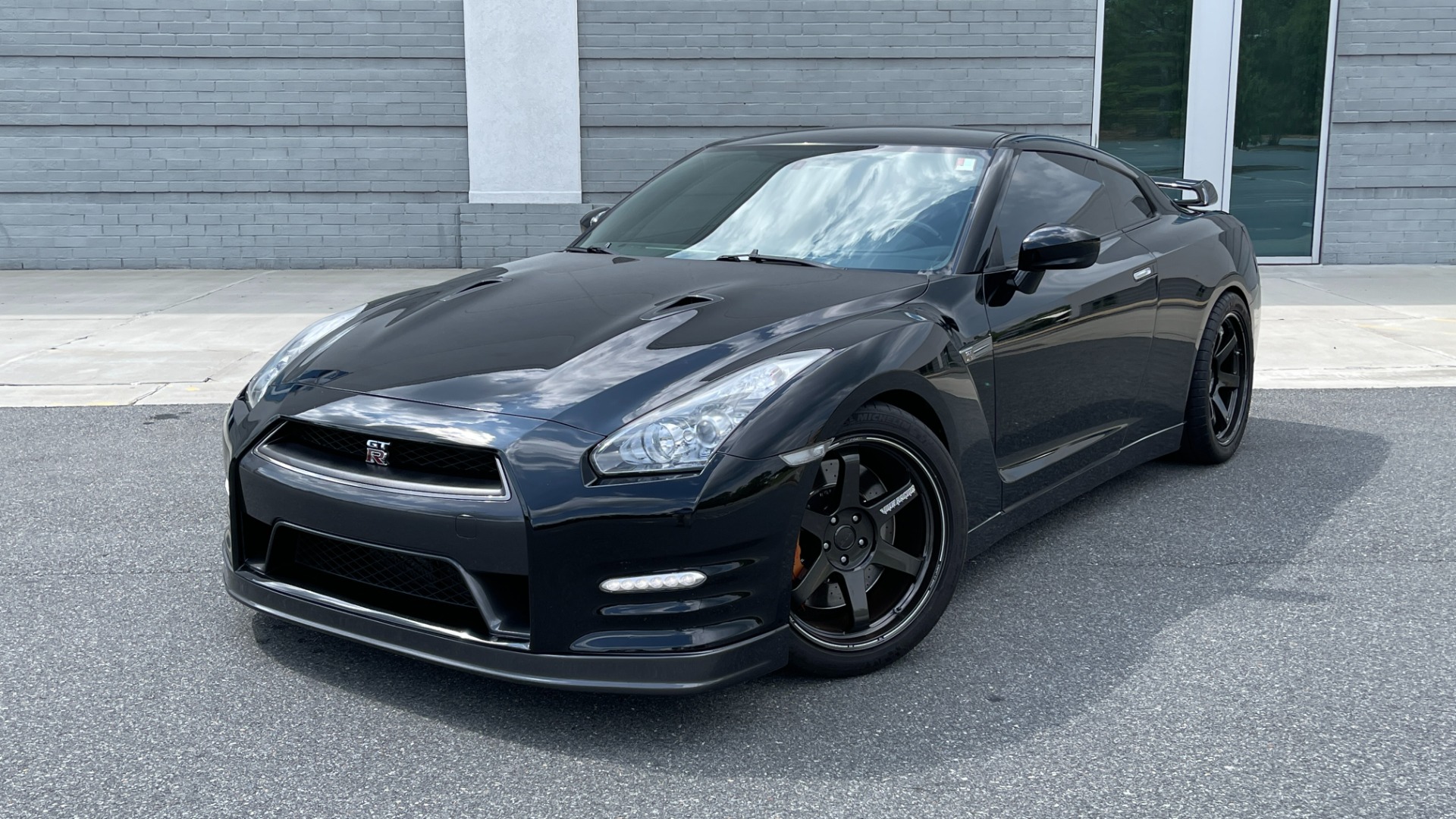 Used 2013 Nissan GT-R PREMIUM COUPE / 3.8L TWIN-TURBO / 6-SPD AUTO / COLD WTHR PKG / CAMERA for sale $75,995 at Formula Imports in Charlotte NC 28227 3