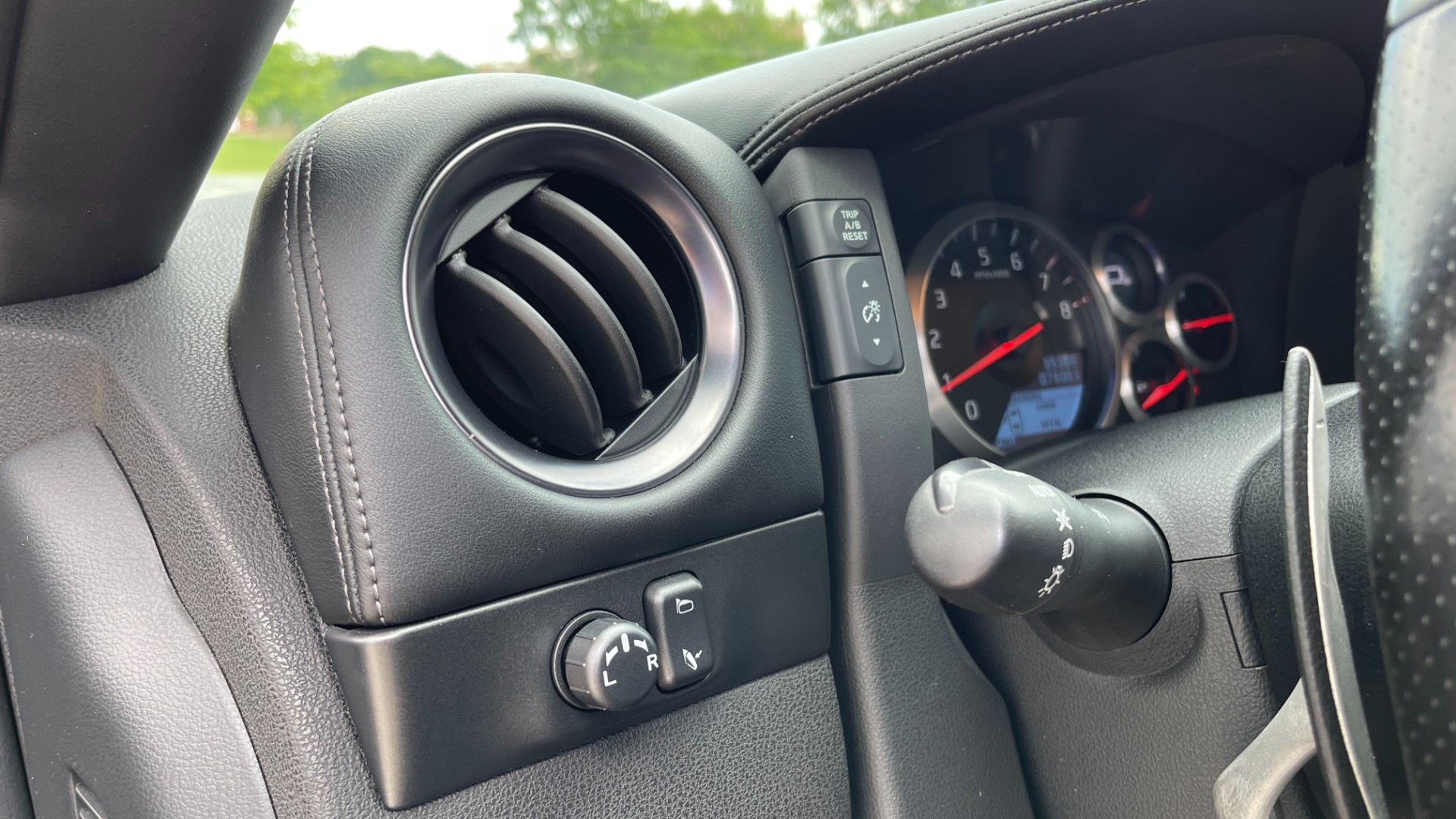 Used 2013 Nissan GT-R PREMIUM COUPE / 3.8L TWIN-TURBO / 6-SPD AUTO / COLD WTHR PKG / CAMERA for sale $75,995 at Formula Imports in Charlotte NC 28227 31