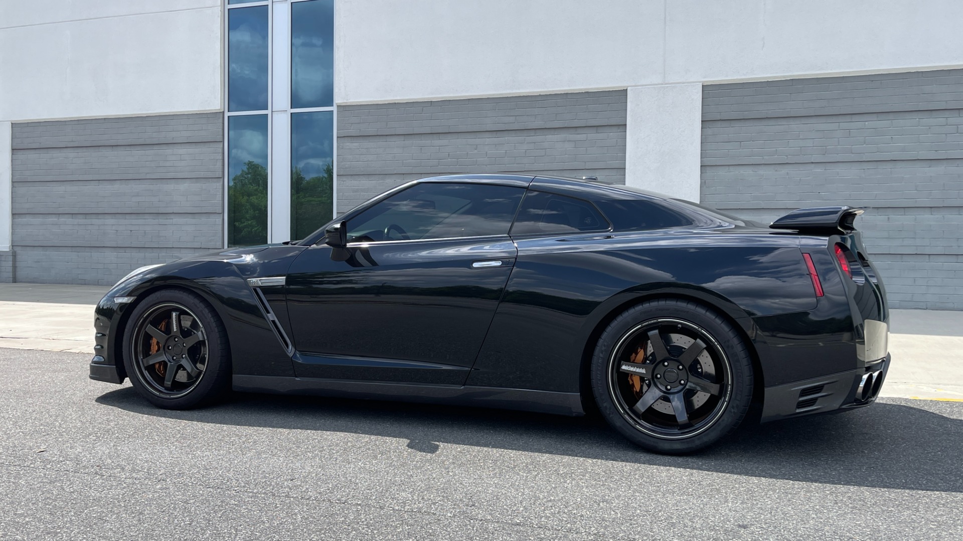 Used 2013 Nissan GT-R PREMIUM COUPE / 3.8L TWIN-TURBO / 6-SPD AUTO / COLD WTHR PKG / CAMERA for sale $70,995 at Formula Imports in Charlotte NC 28227 5