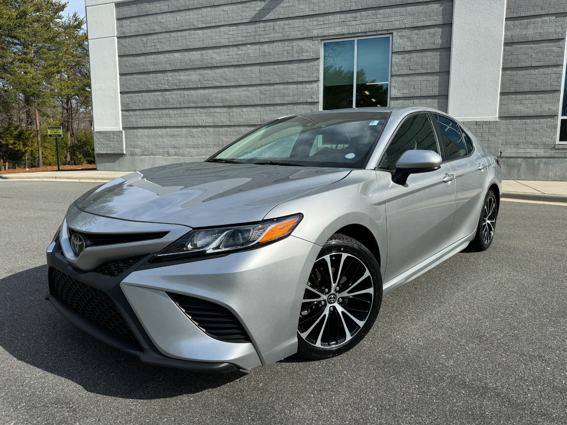 Used 2018 Toyota Camry SE ENTUNE AUDIO / SPORT SUSPENSION / 18IN WHEELS for sale Sold at Formula Imports in Charlotte NC 28227 1
