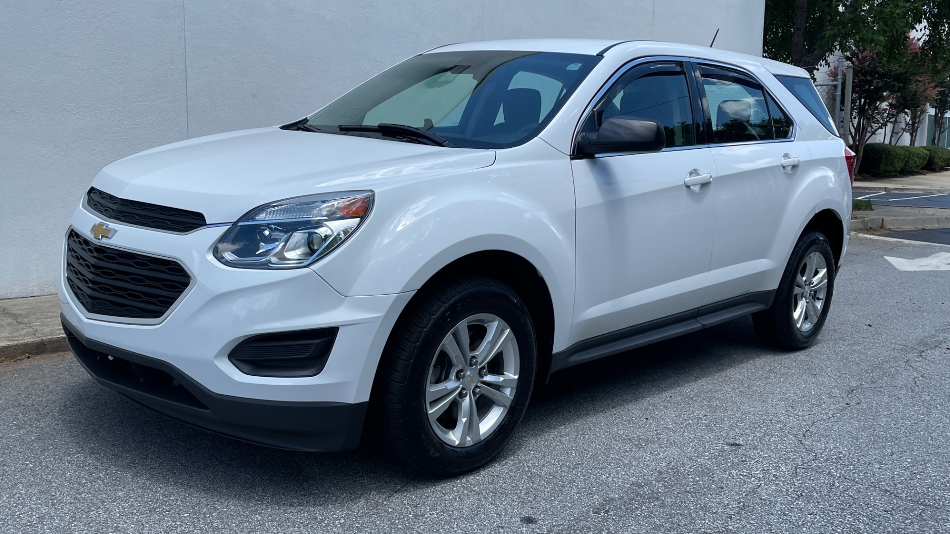 Used 2016 Chevrolet Equinox LS / AWD / REARVIEW CAMERA for sale $11,495 at Formula Imports in Charlotte NC 28227 4