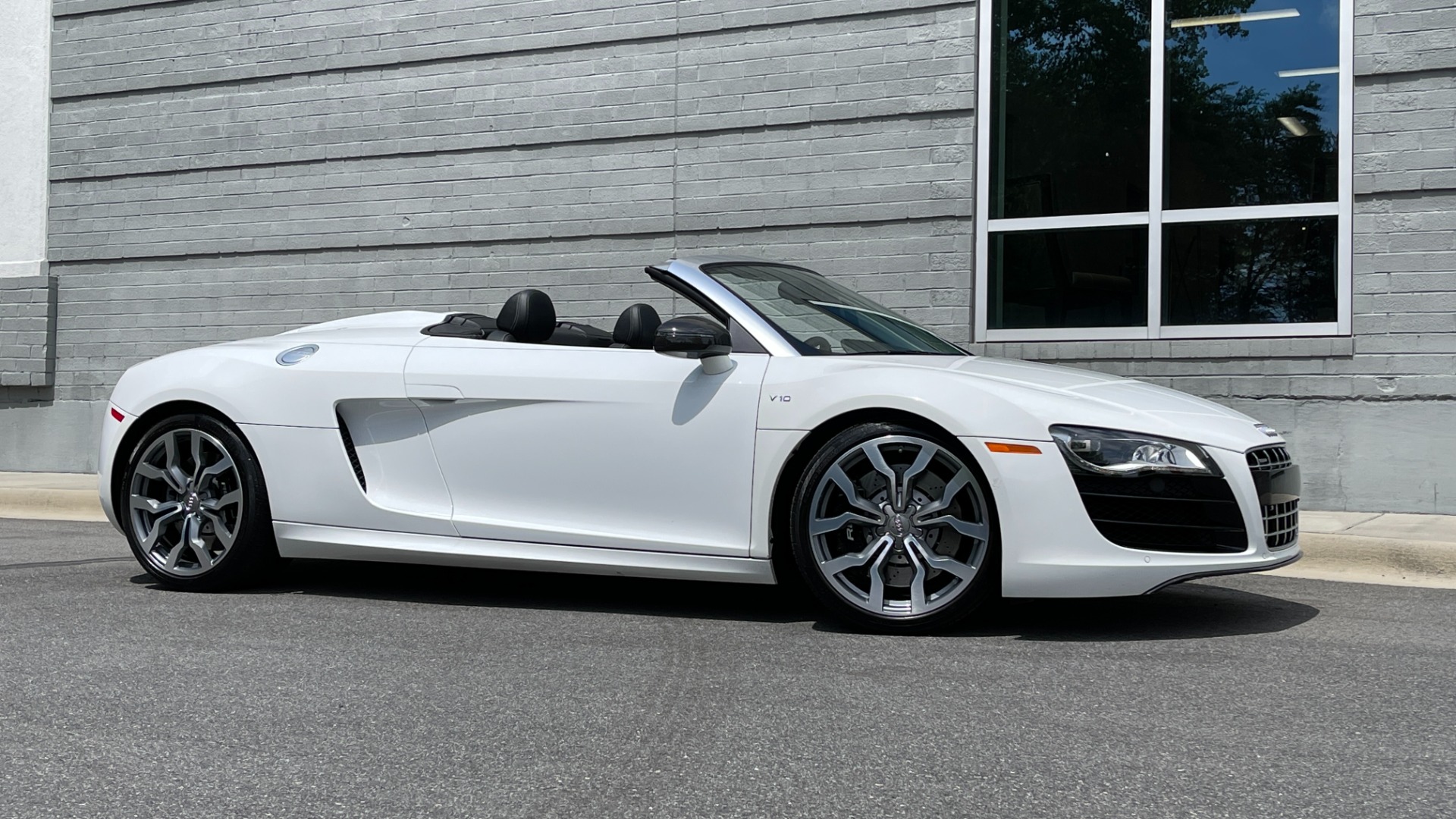Used 2012 Audi R8 5.2L V10 SPYDER QUATTRO / 6-SPD MANUAL / NAV / B&O SOUND / CAMERA for sale Sold at Formula Imports in Charlotte NC 28227 10