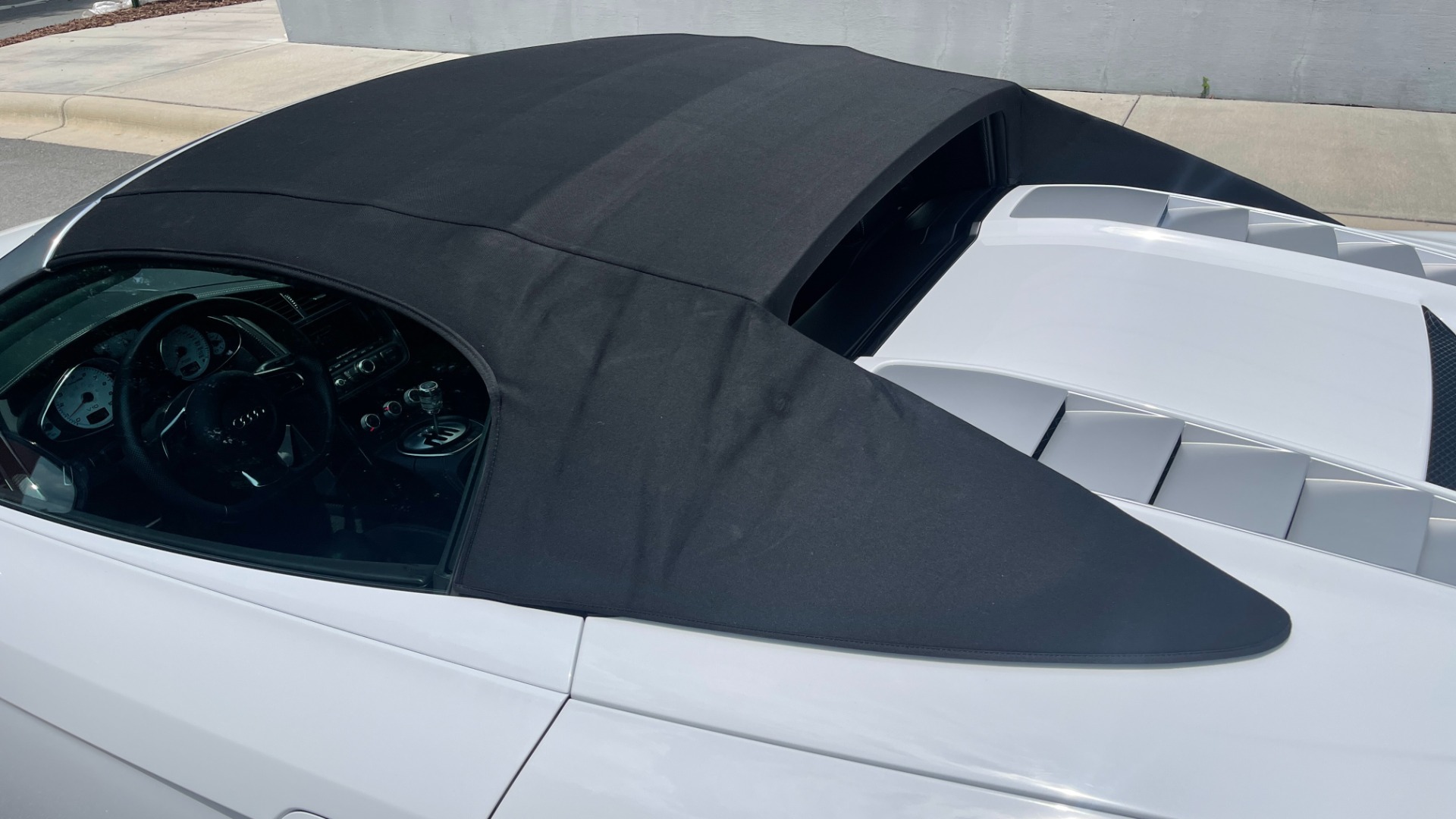 Used 2012 Audi R8 5.2L V10 SPYDER QUATTRO / 6-SPD MANUAL / NAV / B&O SOUND / CAMERA for sale Sold at Formula Imports in Charlotte NC 28227 15