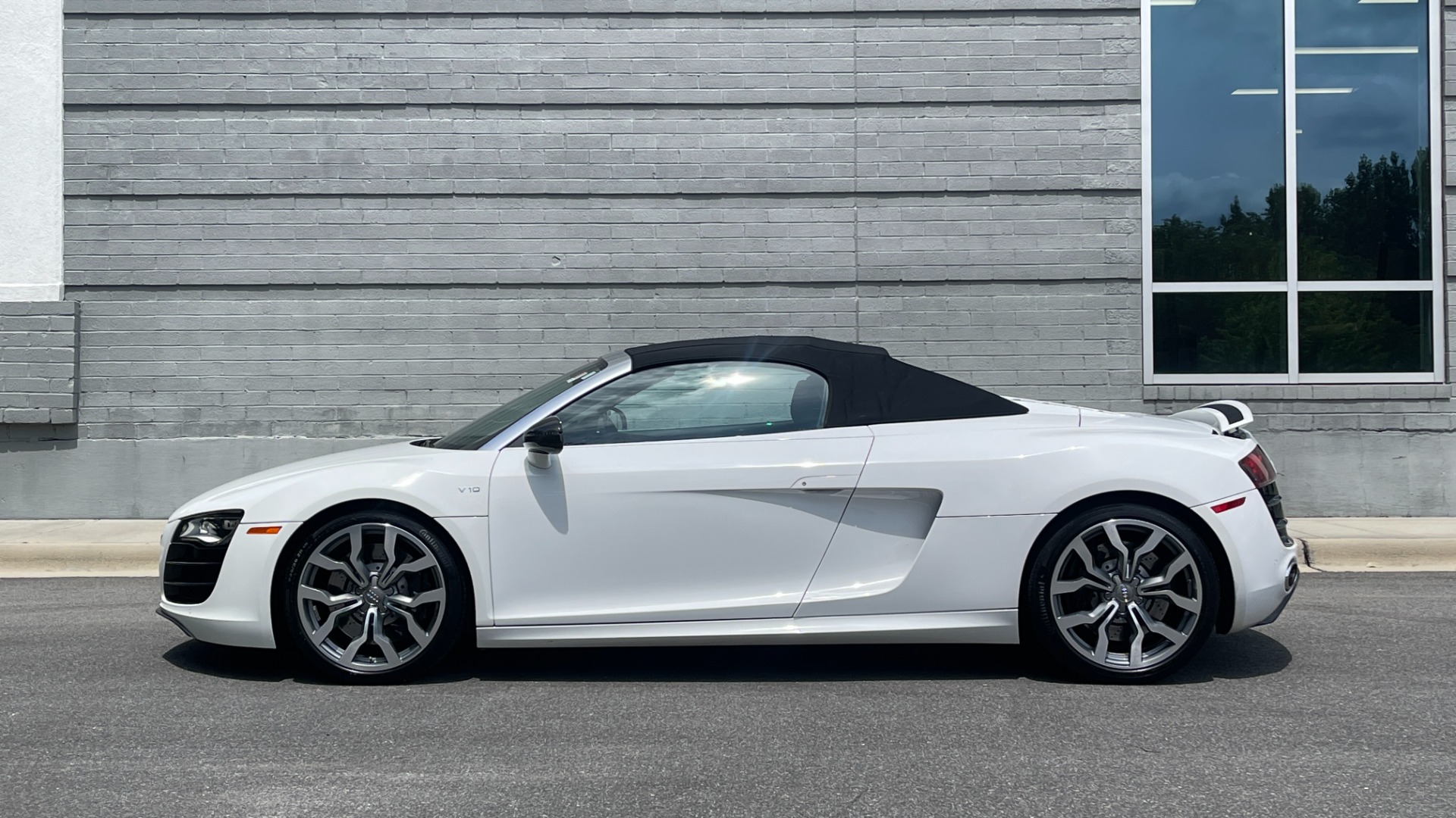 Used 2012 Audi R8 5.2L V10 SPYDER QUATTRO / 6-SPD MANUAL / NAV / B&O SOUND / CAMERA for sale Sold at Formula Imports in Charlotte NC 28227 2