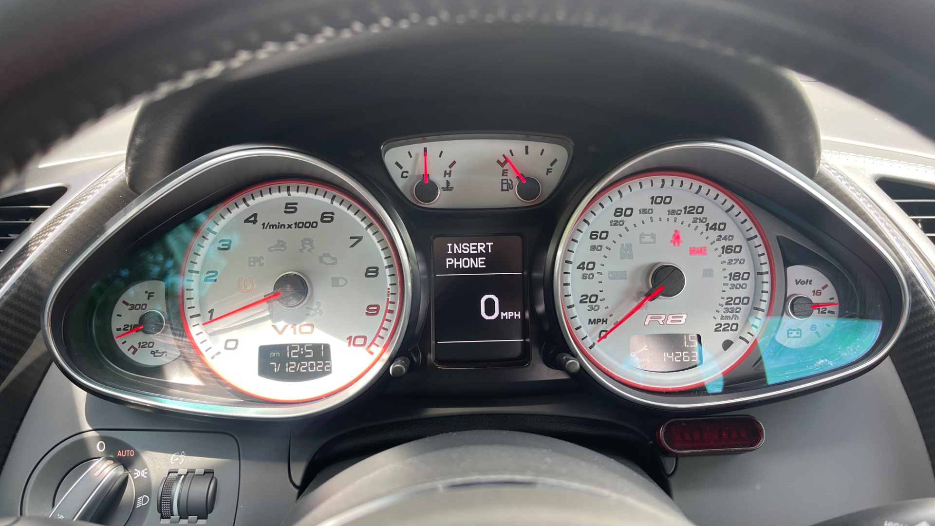 Used 2012 Audi R8 5.2L V10 SPYDER QUATTRO / 6-SPD MANUAL / NAV / B&O SOUND / CAMERA for sale Sold at Formula Imports in Charlotte NC 28227 27