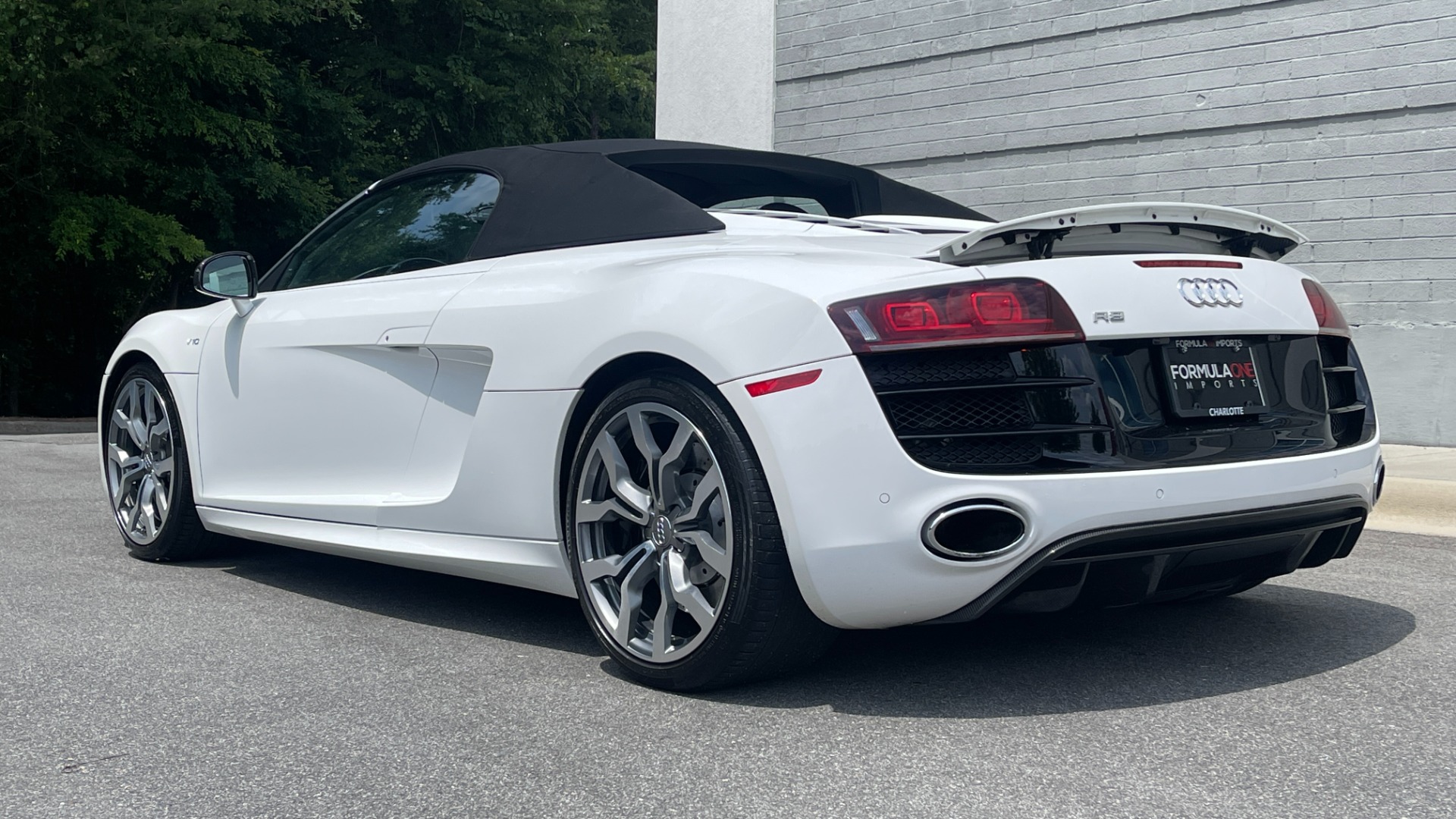 Used 2012 Audi R8 5.2L V10 SPYDER QUATTRO / 6-SPD MANUAL / NAV / B&O SOUND / CAMERA for sale Sold at Formula Imports in Charlotte NC 28227 3