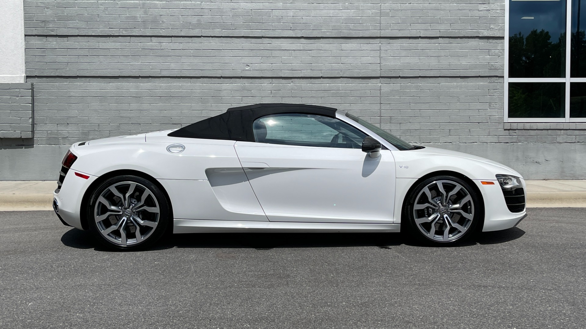 Used 2012 Audi R8 5.2L V10 SPYDER QUATTRO / 6-SPD MANUAL / NAV / B&O SOUND / CAMERA for sale Sold at Formula Imports in Charlotte NC 28227 4
