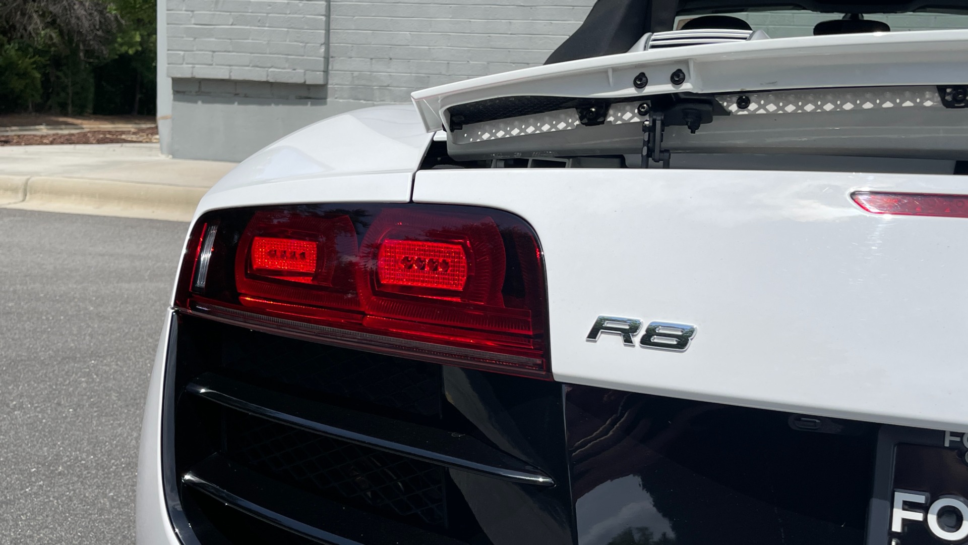 Used 2012 Audi R8 5.2L V10 SPYDER QUATTRO / 6-SPD MANUAL / NAV / B&O SOUND / CAMERA for sale Sold at Formula Imports in Charlotte NC 28227 51