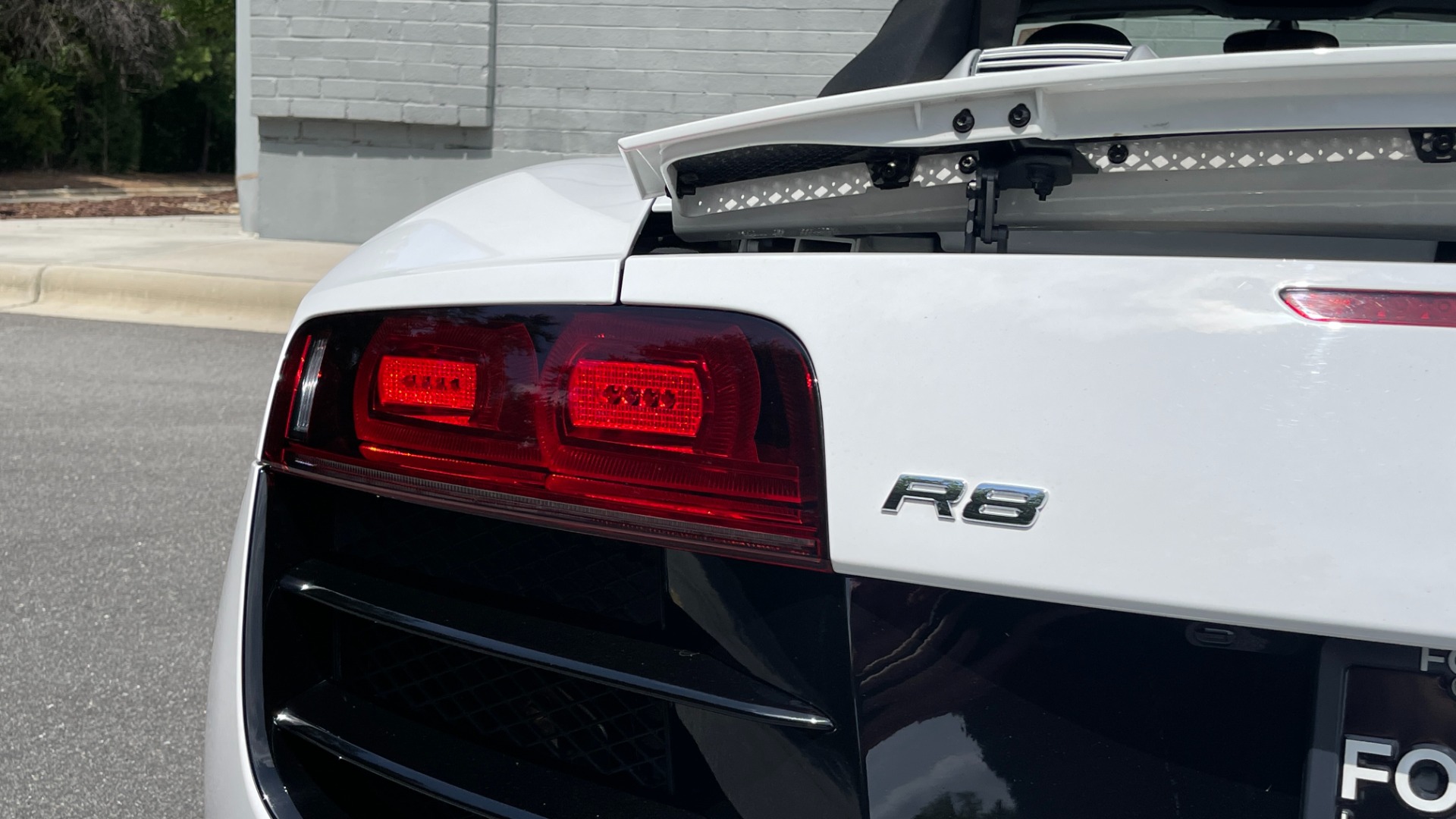 Used 2012 Audi R8 5.2L V10 SPYDER QUATTRO / 6-SPD MANUAL / NAV / B&O SOUND / CAMERA for sale $149,999 at Formula Imports in Charlotte NC 28227 51