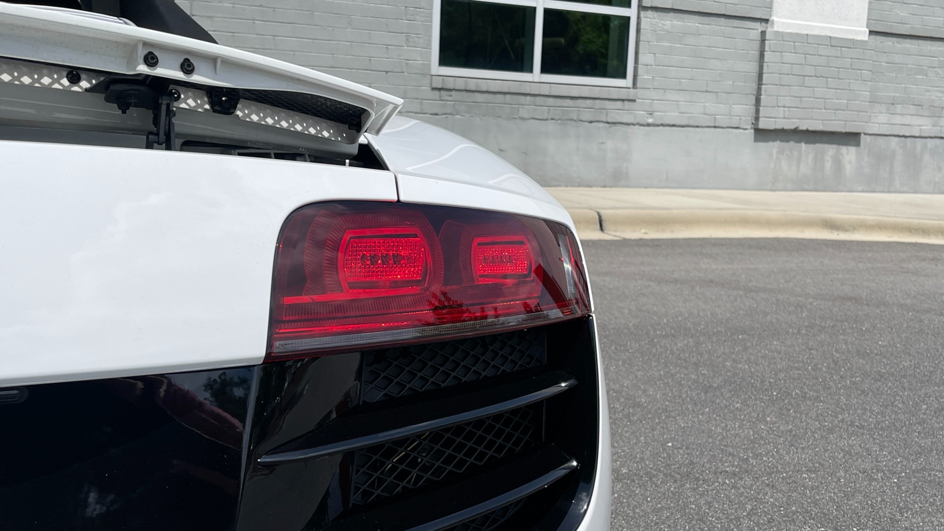 Used 2012 Audi R8 5.2L V10 SPYDER QUATTRO / 6-SPD MANUAL / NAV / B&O SOUND / CAMERA for sale Sold at Formula Imports in Charlotte NC 28227 52