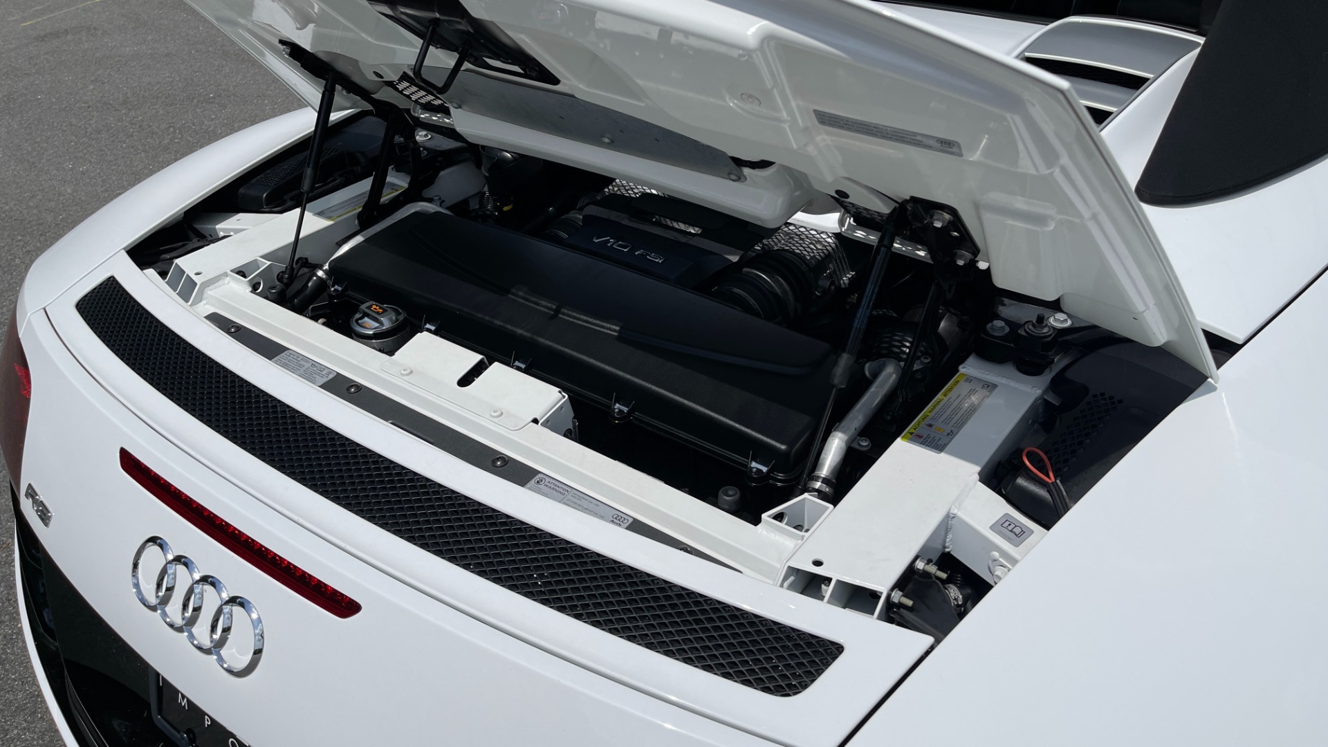 Used 2012 Audi R8 5.2L V10 SPYDER QUATTRO / 6-SPD MANUAL / NAV / B&O SOUND / CAMERA for sale Sold at Formula Imports in Charlotte NC 28227 55