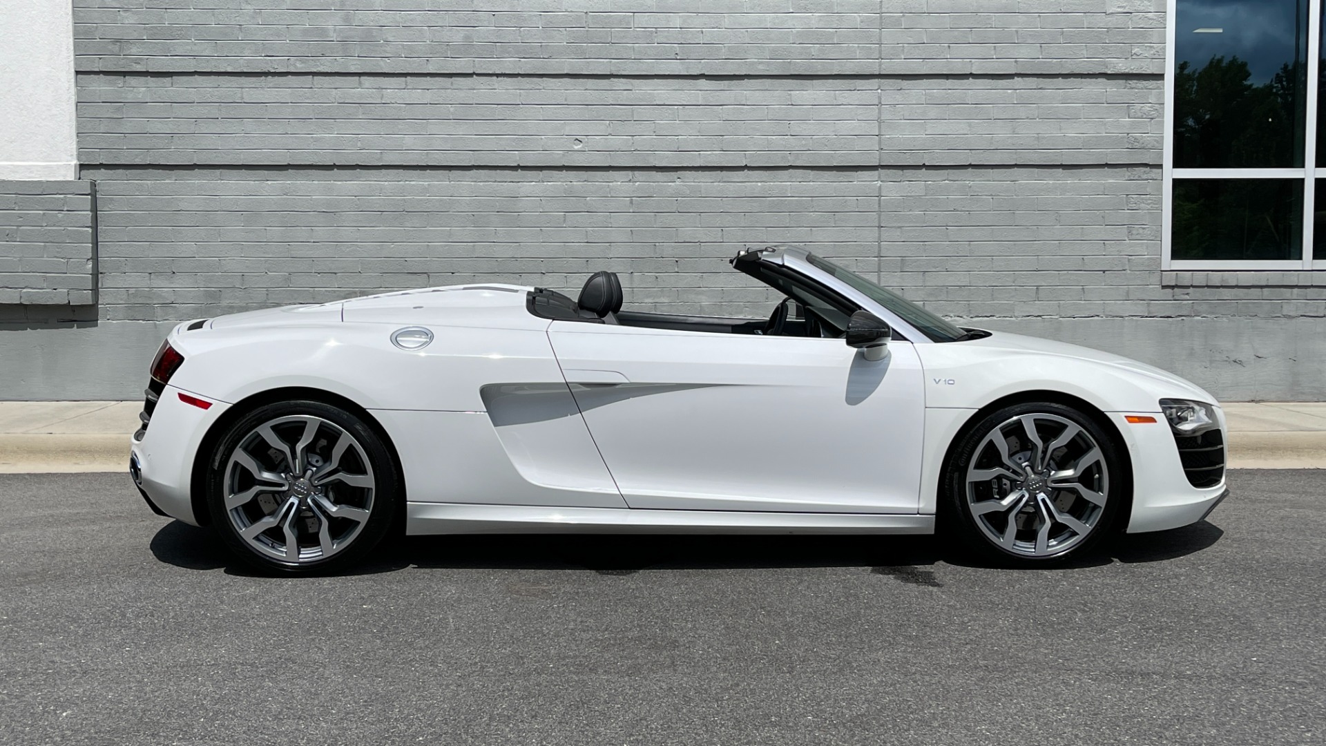 Used 2012 Audi R8 5.2L V10 SPYDER QUATTRO / 6-SPD MANUAL / NAV / B&O SOUND / CAMERA for sale Sold at Formula Imports in Charlotte NC 28227 9
