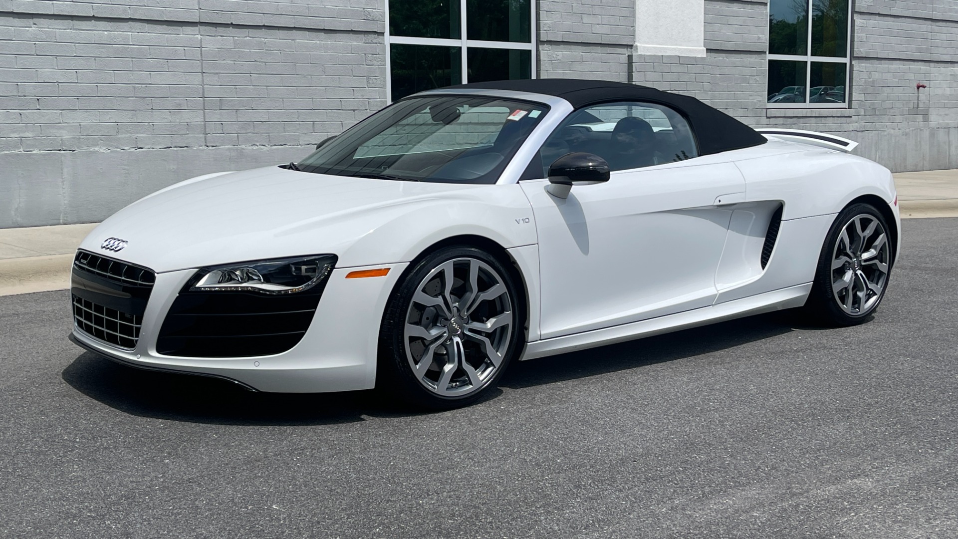 Used 2012 Audi R8 5.2L V10 SPYDER QUATTRO / 6-SPD MANUAL / NAV / B&O SOUND / CAMERA for sale Sold at Formula Imports in Charlotte NC 28227 1