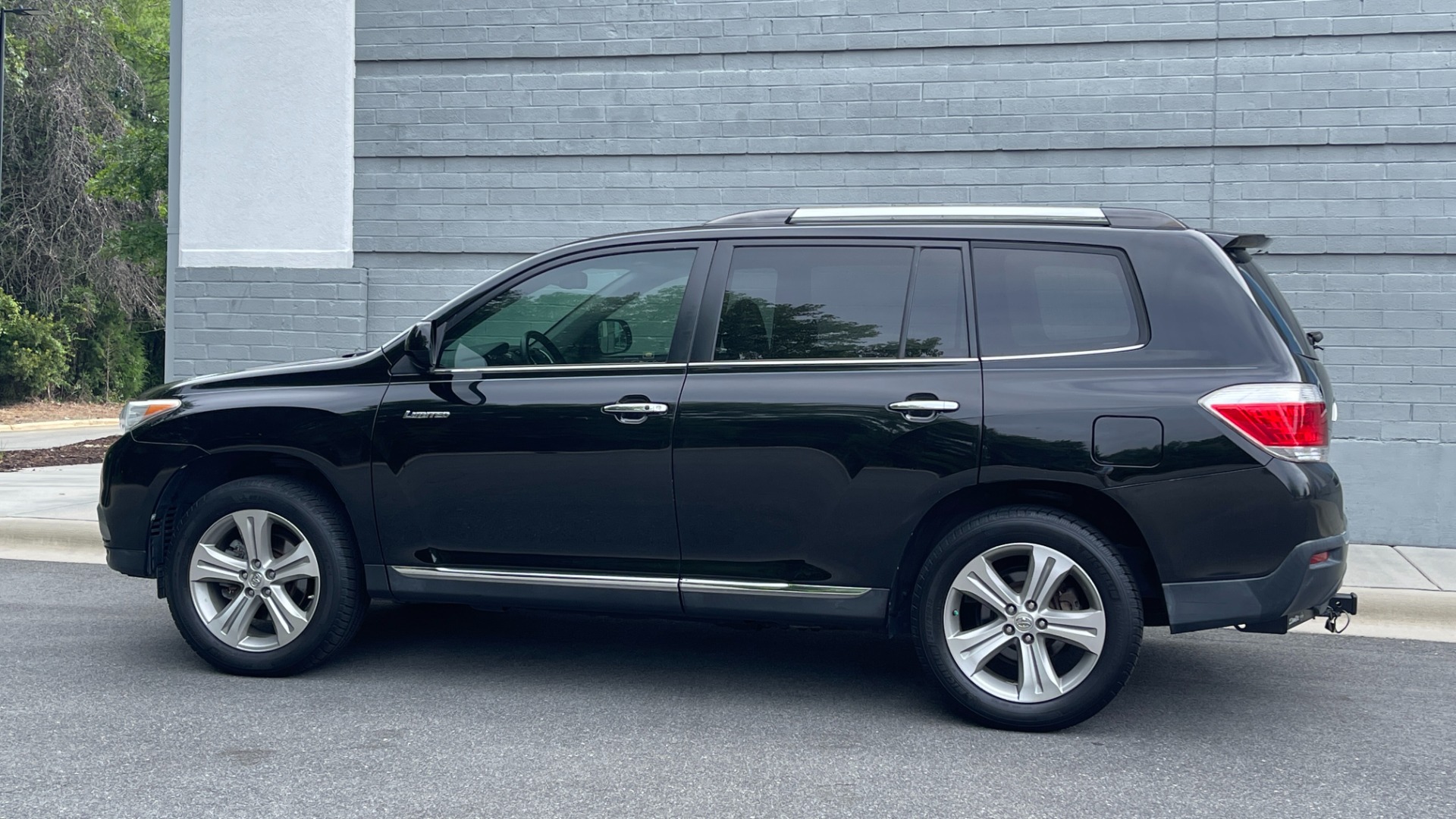 Used 2013 Toyota Highlander Limited / LEATHER / 3RD ROW / NAV ...
