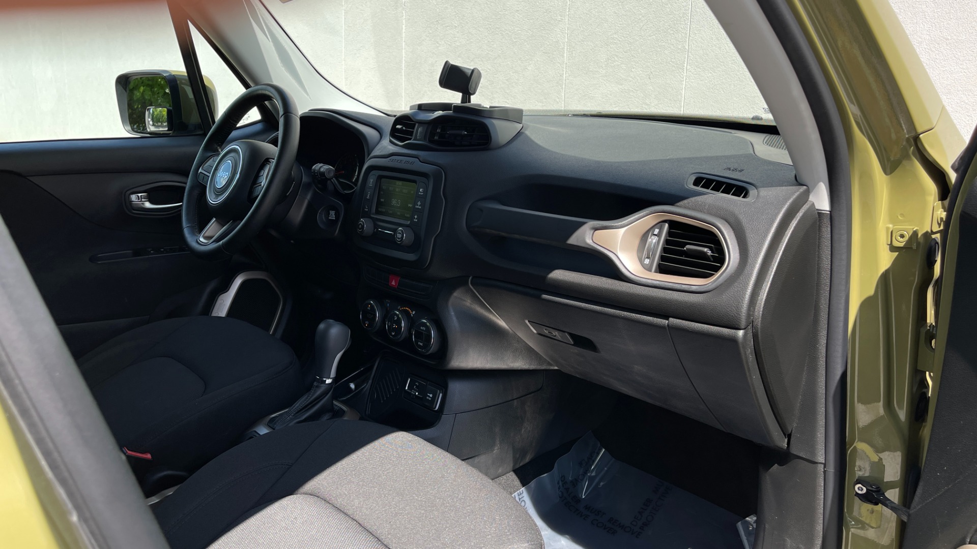 Used 2015 Jeep Renegade LATITUDE / 2.4L ENGINE / KEYLESS ENTRY / REMOTE START for sale $17,495 at Formula Imports in Charlotte NC 28227 16