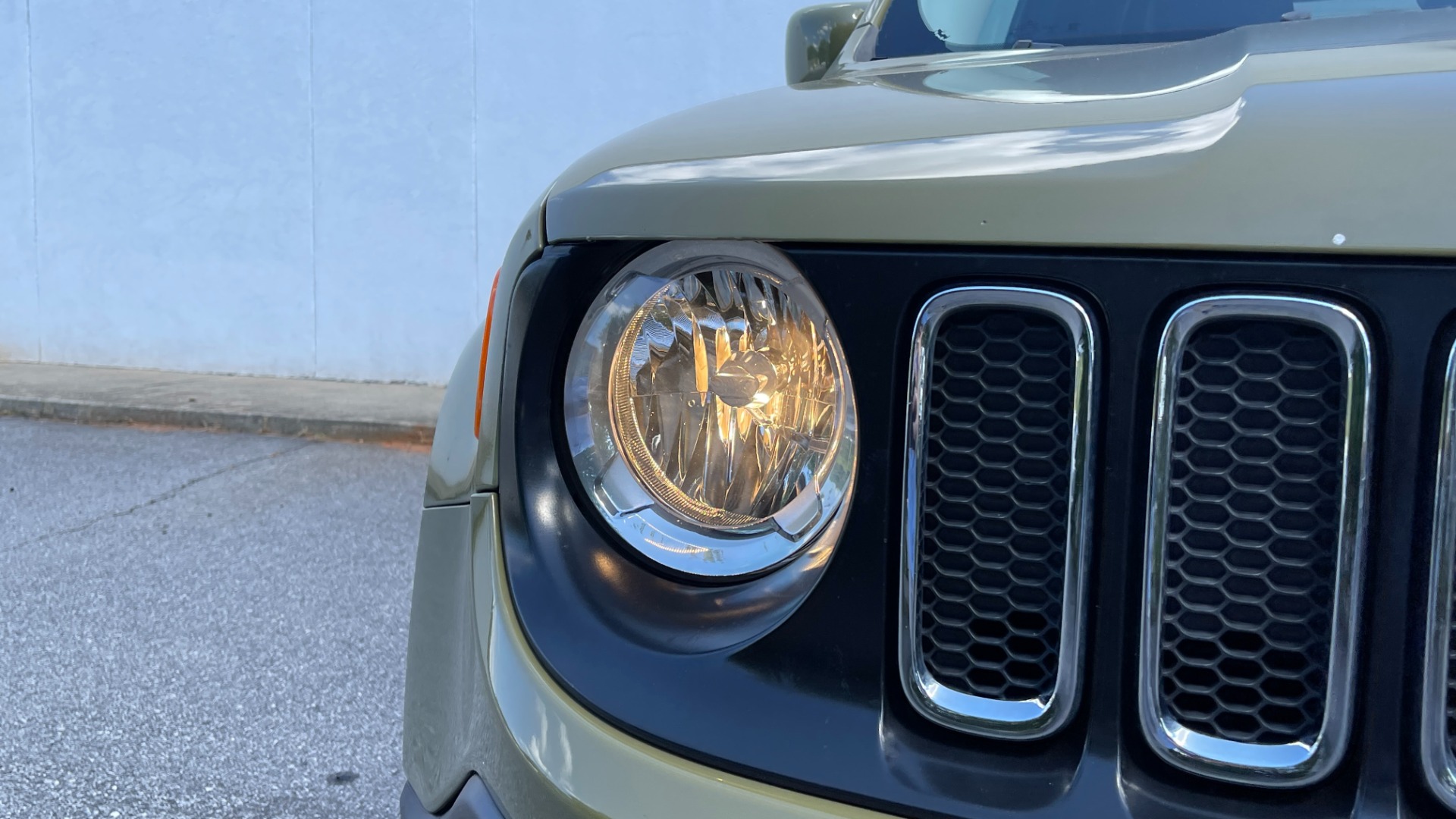Used 2015 Jeep Renegade LATITUDE / 2.4L ENGINE / KEYLESS ENTRY / REMOTE START for sale $17,495 at Formula Imports in Charlotte NC 28227 21
