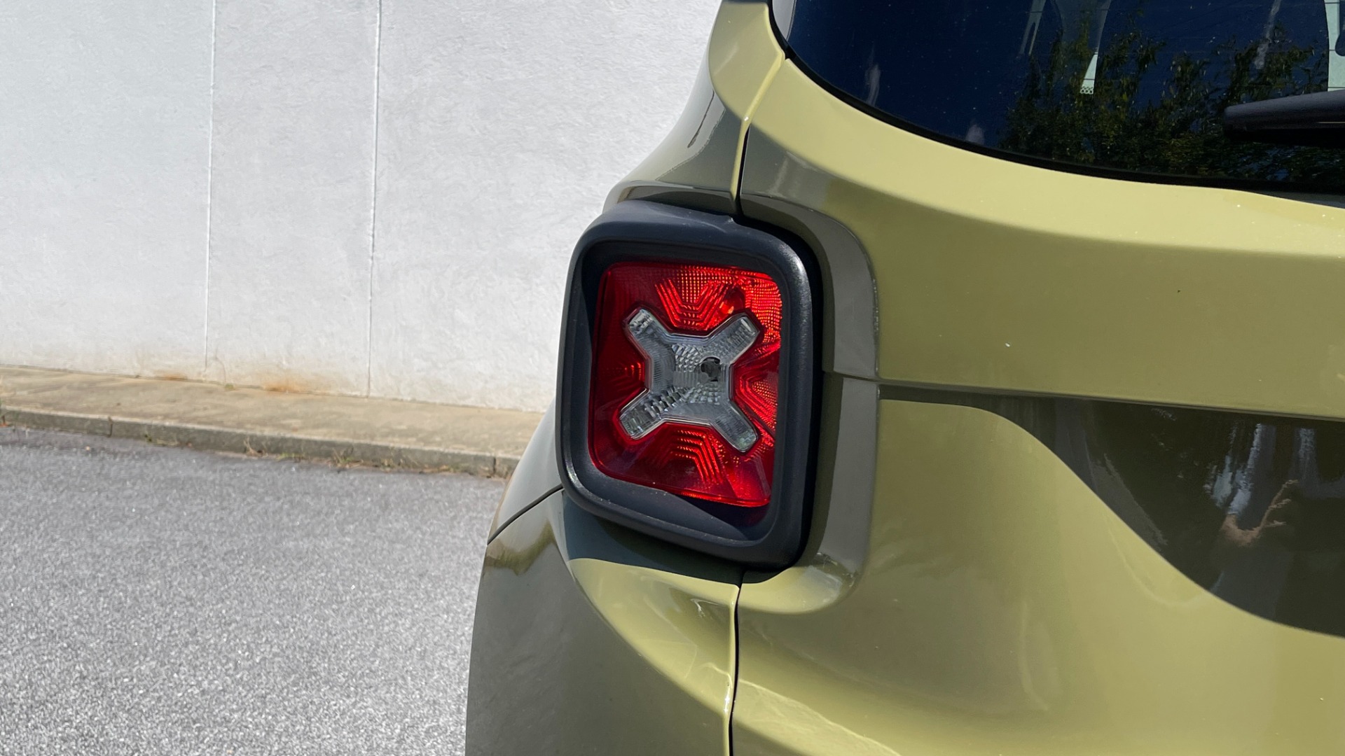 Used 2015 Jeep Renegade LATITUDE / 2.4L ENGINE / KEYLESS ENTRY / REMOTE START for sale $17,495 at Formula Imports in Charlotte NC 28227 25