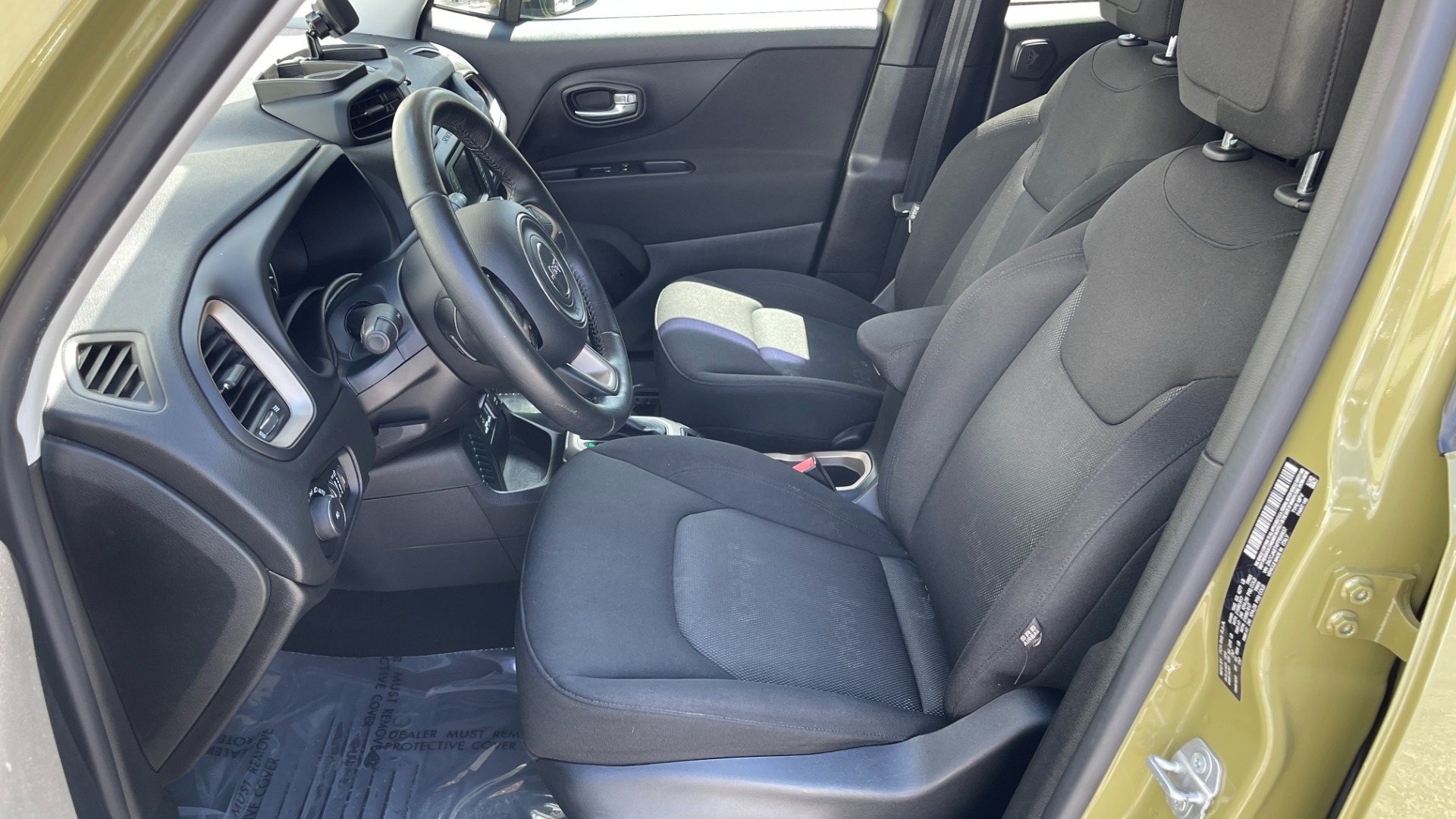 Used 2015 Jeep Renegade LATITUDE / 2.4L ENGINE / KEYLESS ENTRY / REMOTE START for sale $17,495 at Formula Imports in Charlotte NC 28227 29