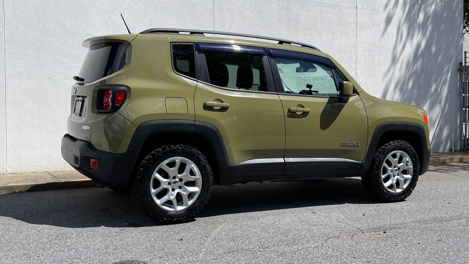 Used 2015 Jeep Renegade LATITUDE / 2.4L ENGINE / KEYLESS ENTRY / REMOTE START for sale $17,495 at Formula Imports in Charlotte NC 28227 3