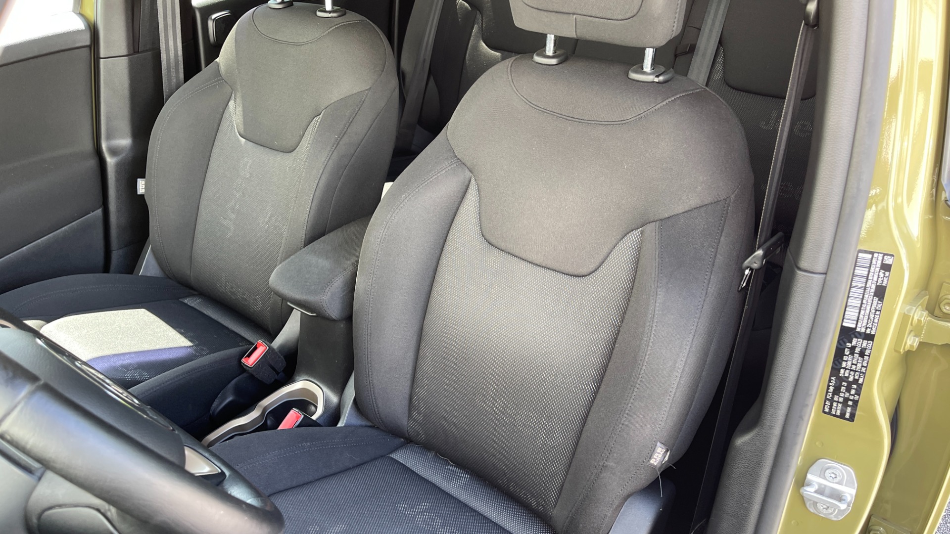 Used 2015 Jeep Renegade LATITUDE / 2.4L ENGINE / KEYLESS ENTRY / REMOTE START for sale $17,495 at Formula Imports in Charlotte NC 28227 30