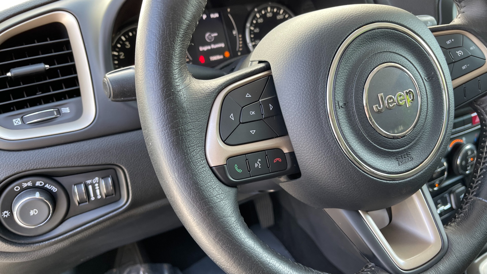 Used 2015 Jeep Renegade LATITUDE / 2.4L ENGINE / KEYLESS ENTRY / REMOTE START for sale $17,495 at Formula Imports in Charlotte NC 28227 34