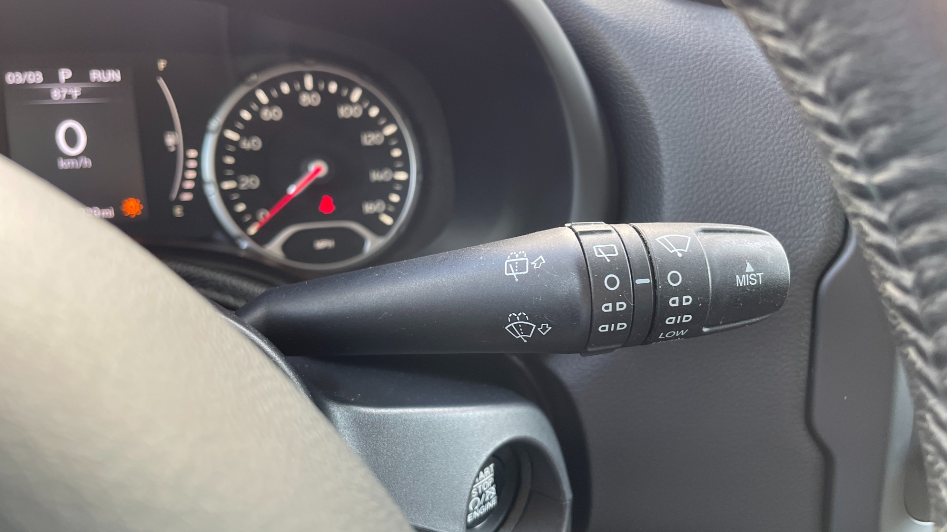 Used 2015 Jeep Renegade LATITUDE / 2.4L ENGINE / KEYLESS ENTRY / REMOTE START for sale $17,495 at Formula Imports in Charlotte NC 28227 38
