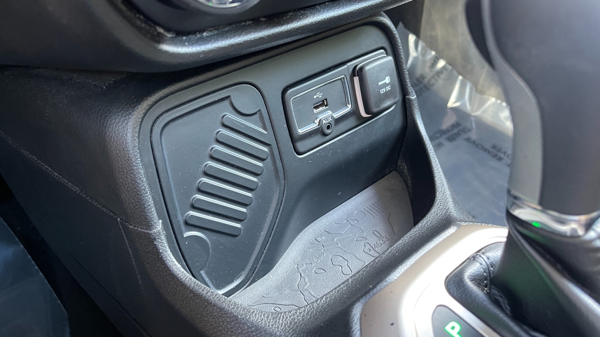 Used 2015 Jeep Renegade LATITUDE / 2.4L ENGINE / KEYLESS ENTRY / REMOTE START for sale $17,495 at Formula Imports in Charlotte NC 28227 43