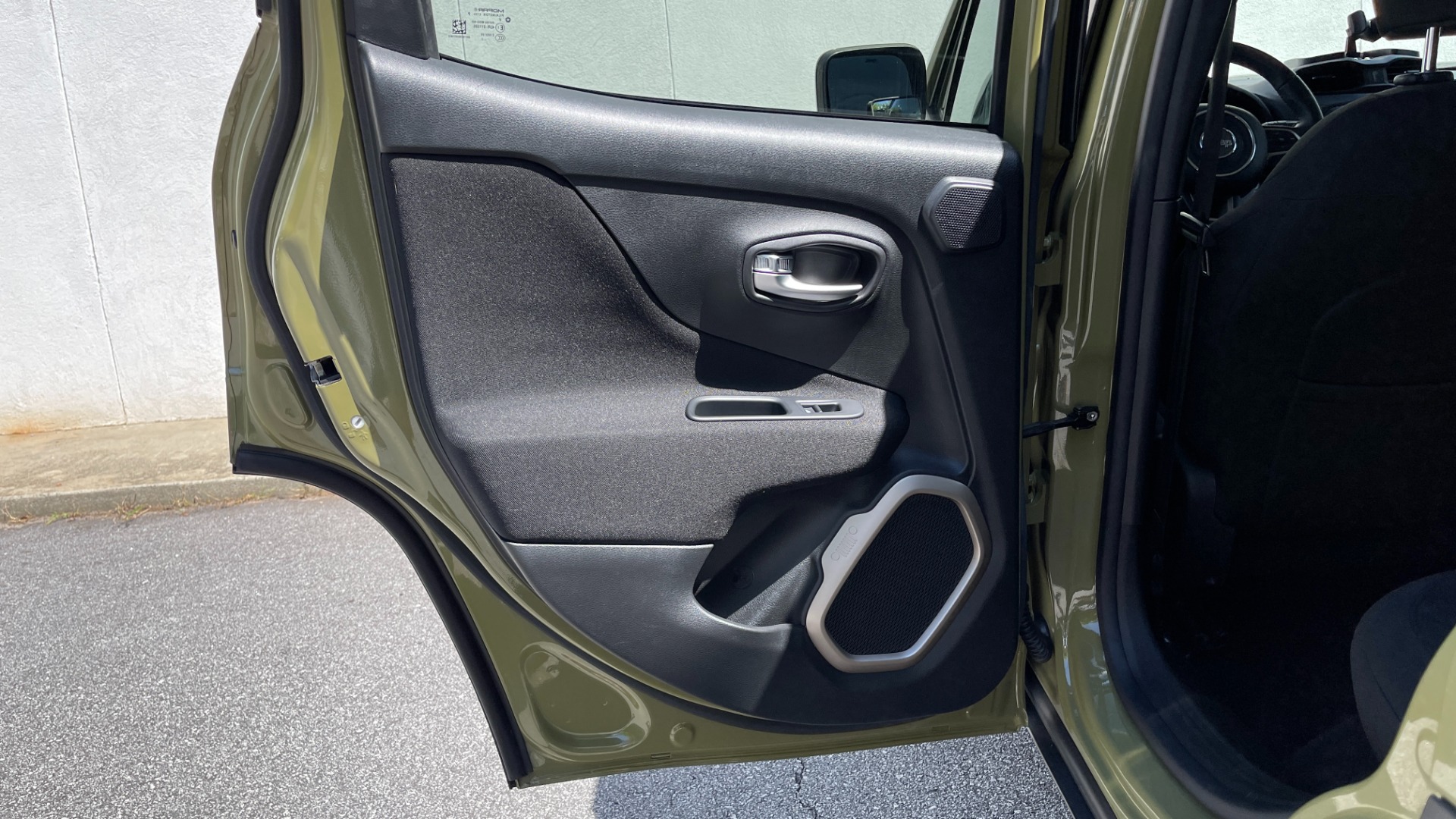 Used 2015 Jeep Renegade LATITUDE / 2.4L ENGINE / KEYLESS ENTRY / REMOTE START for sale $17,495 at Formula Imports in Charlotte NC 28227 47