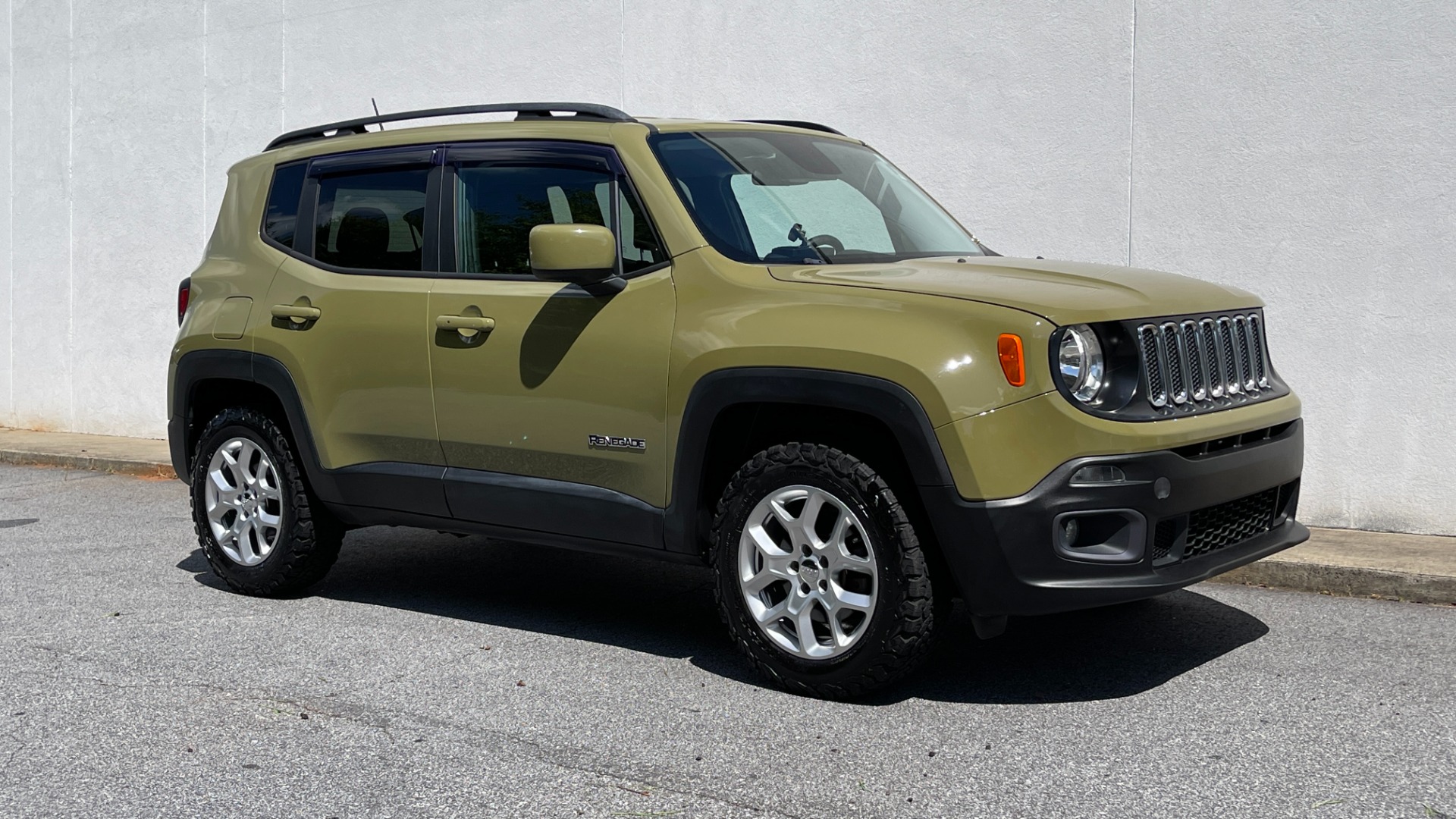 Used 2015 Jeep Renegade LATITUDE / 2.4L ENGINE / KEYLESS ENTRY / REMOTE START for sale $17,495 at Formula Imports in Charlotte NC 28227 5