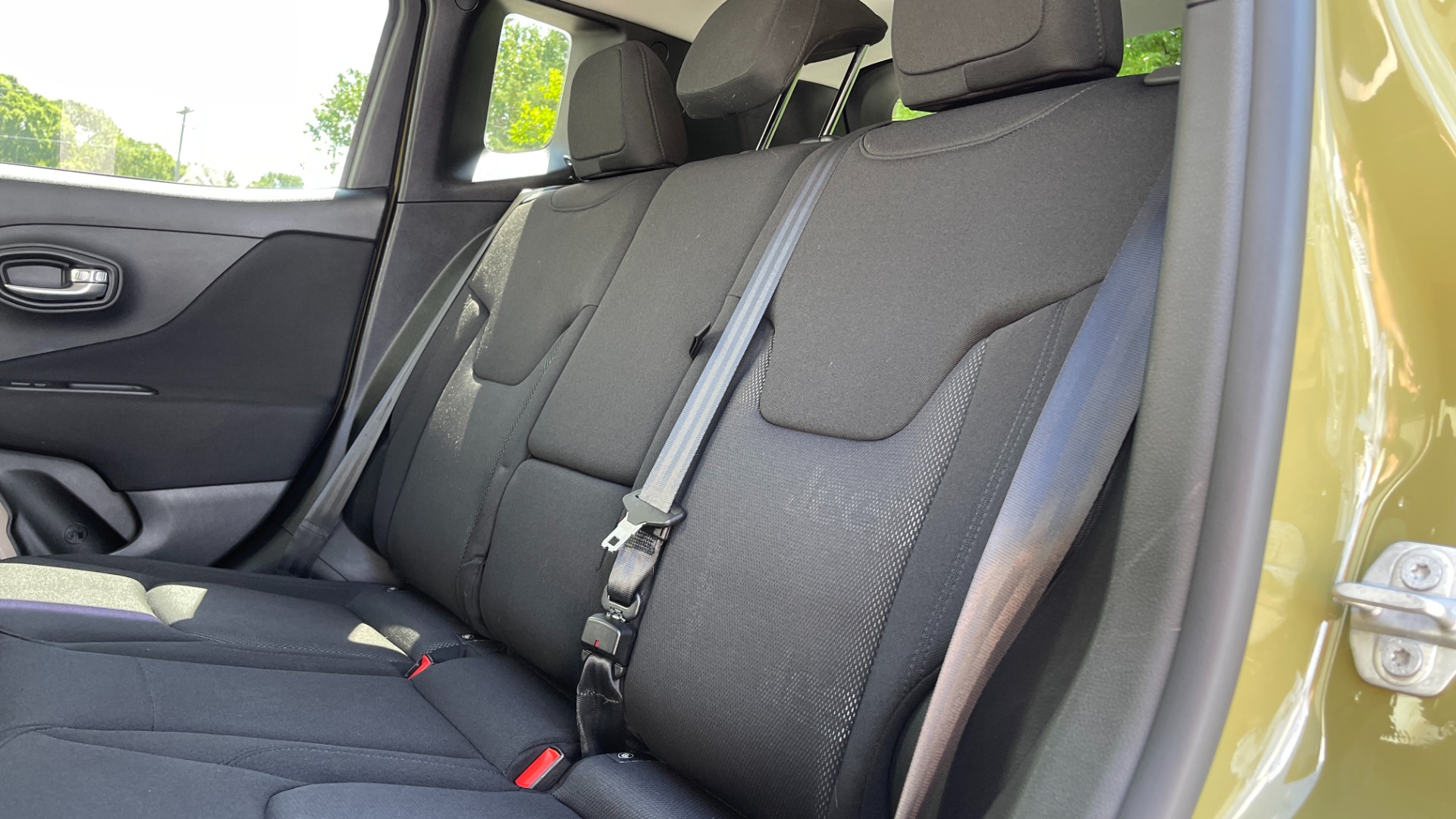 Used 2015 Jeep Renegade LATITUDE / 2.4L ENGINE / KEYLESS ENTRY / REMOTE START for sale $17,495 at Formula Imports in Charlotte NC 28227 50