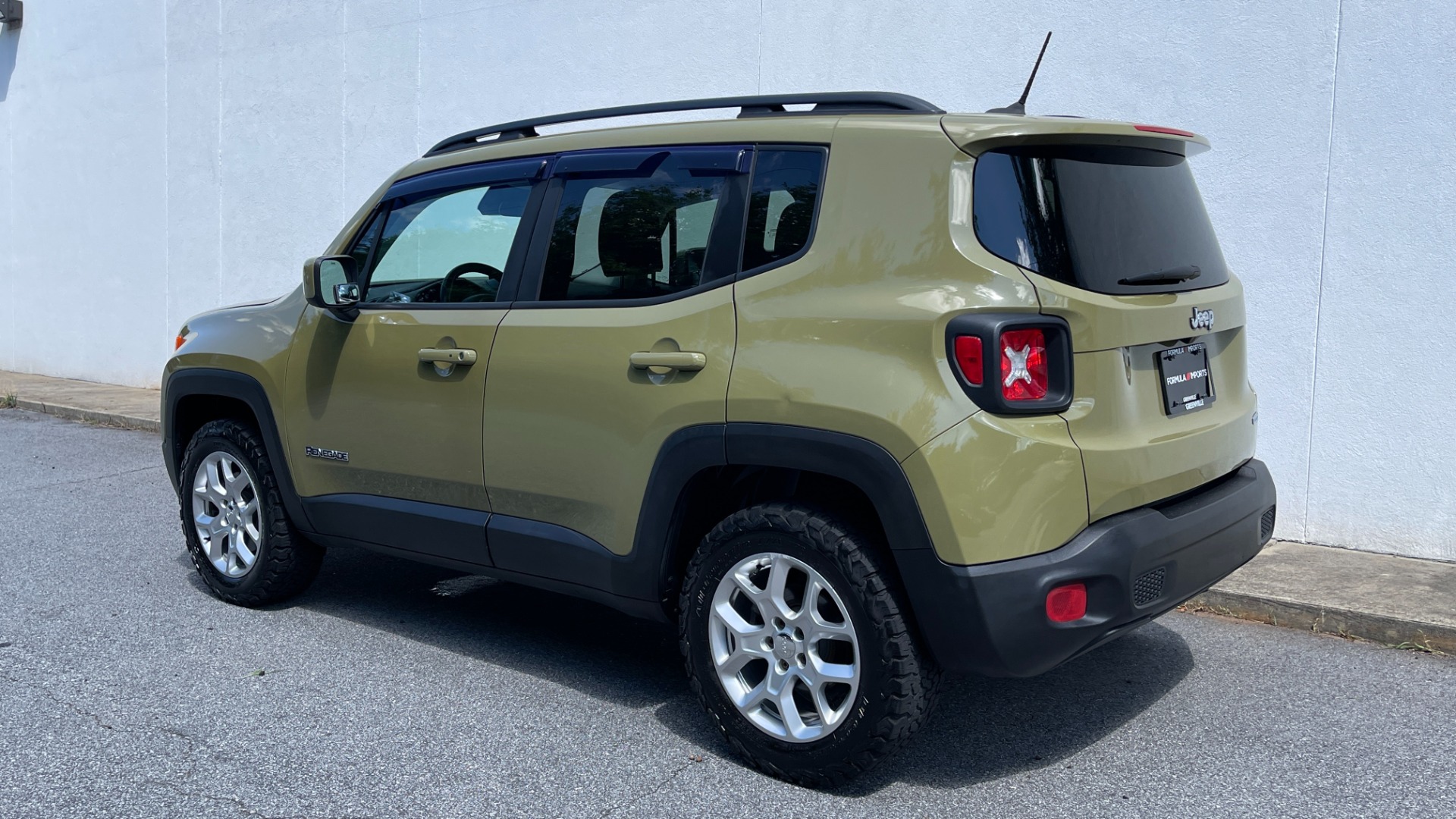 Used 2015 Jeep Renegade LATITUDE / 2.4L ENGINE / KEYLESS ENTRY / REMOTE START for sale $17,495 at Formula Imports in Charlotte NC 28227 7