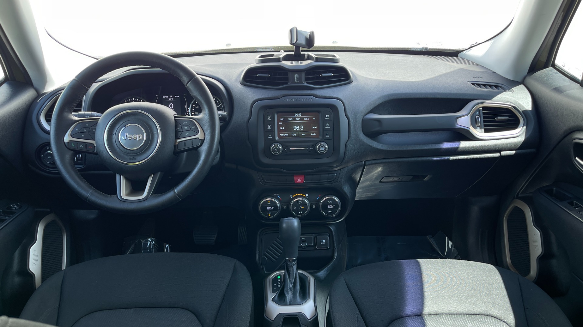 Used 2015 Jeep Renegade LATITUDE / 2.4L ENGINE / KEYLESS ENTRY / REMOTE START for sale $17,495 at Formula Imports in Charlotte NC 28227 8