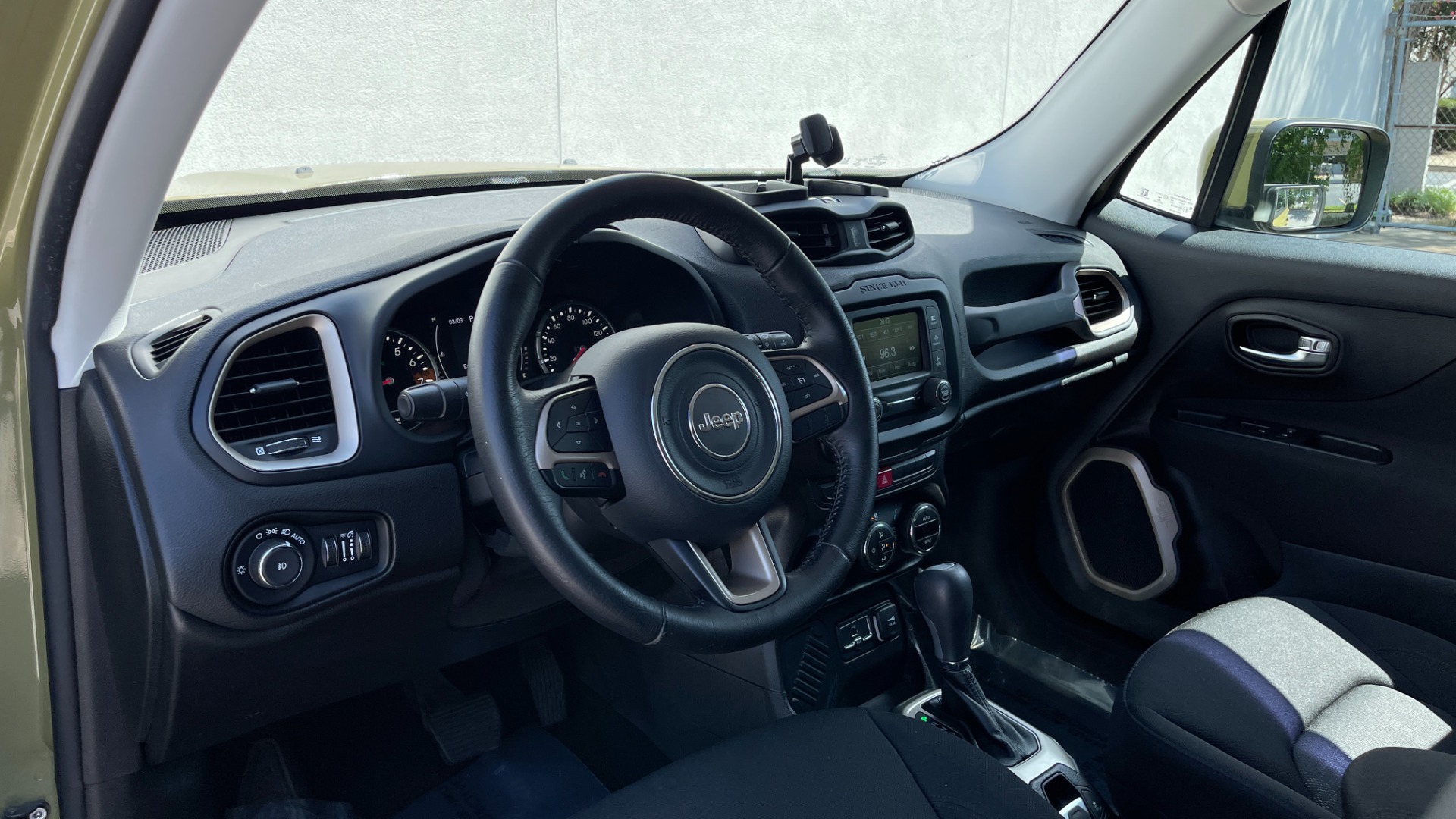 Used 2015 Jeep Renegade LATITUDE / 2.4L ENGINE / KEYLESS ENTRY / REMOTE START for sale $17,495 at Formula Imports in Charlotte NC 28227 9