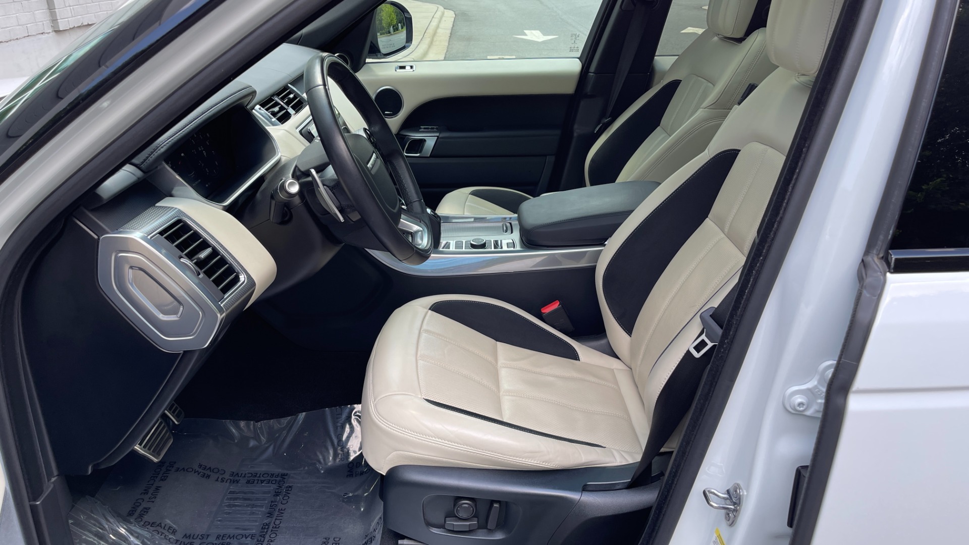 Used 2019 Land Rover Range Rover Sport DYNAMIC / BLACKOUT PACK / VISION ASSIST / 22IN WHEELS for sale Sold at Formula Imports in Charlotte NC 28227 10