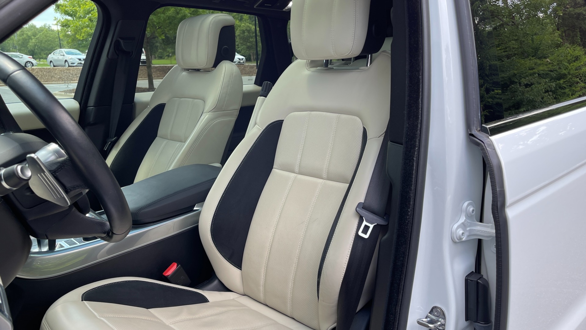 Used 2019 Land Rover Range Rover Sport DYNAMIC / BLACKOUT PACK / VISION ASSIST / 22IN WHEELS for sale Sold at Formula Imports in Charlotte NC 28227 12