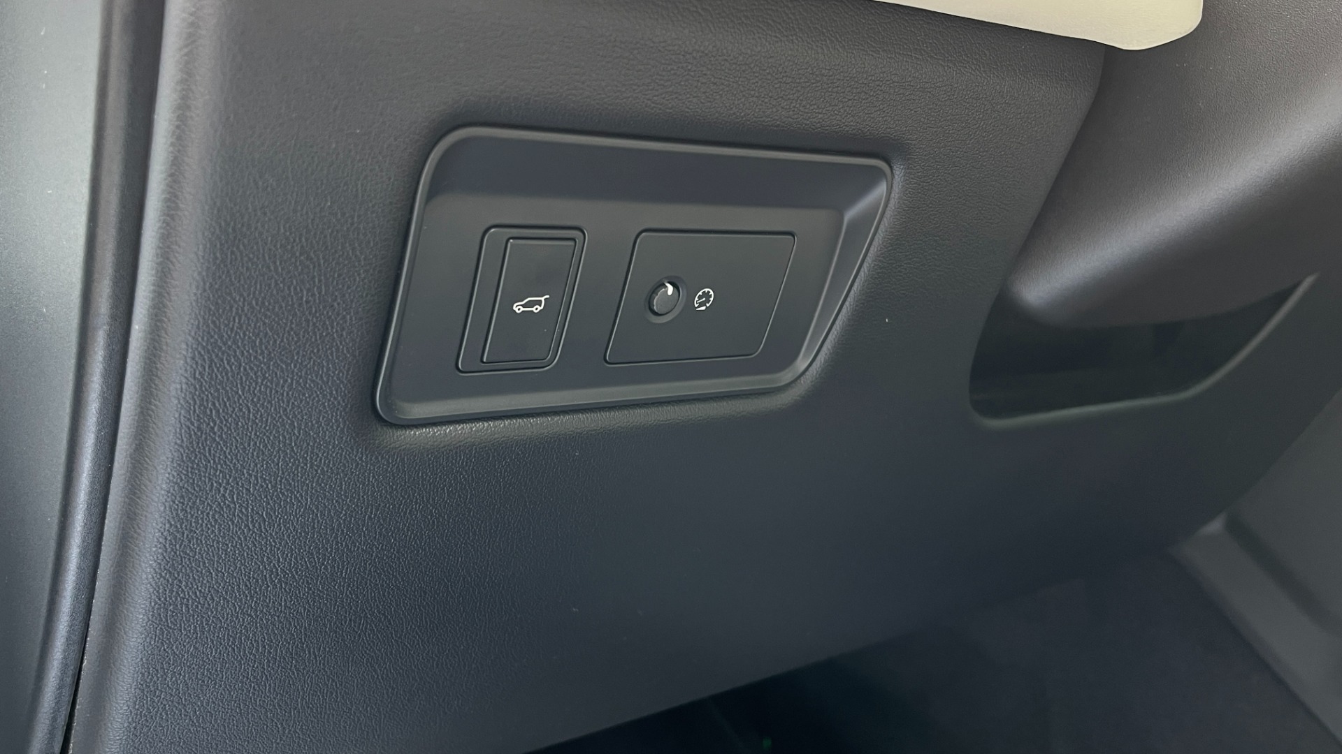 Used 2019 Land Rover Range Rover Sport DYNAMIC / BLACKOUT PACK / VISION ASSIST / 22IN WHEELS for sale Sold at Formula Imports in Charlotte NC 28227 14