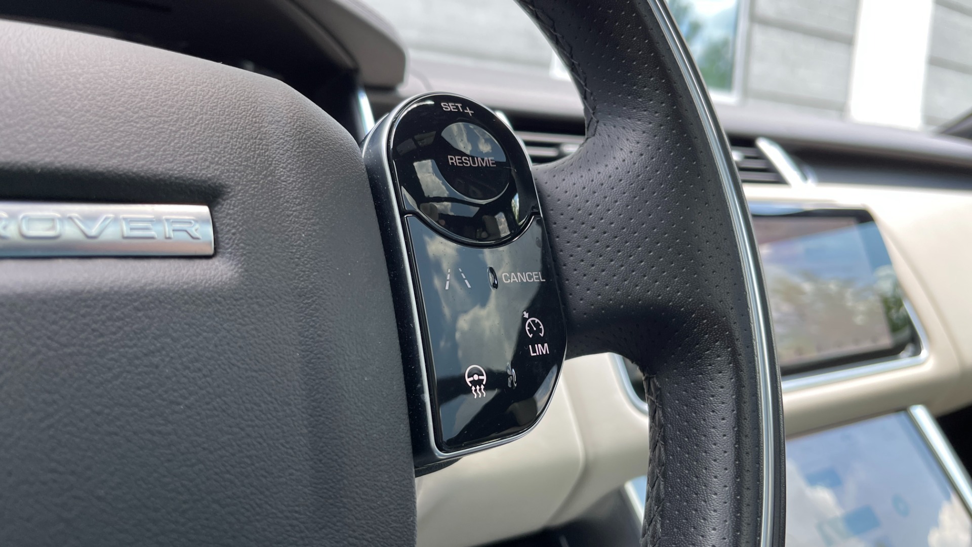 Used 2019 Land Rover Range Rover Sport DYNAMIC / BLACKOUT PACK / VISION ASSIST / 22IN WHEELS for sale Sold at Formula Imports in Charlotte NC 28227 17
