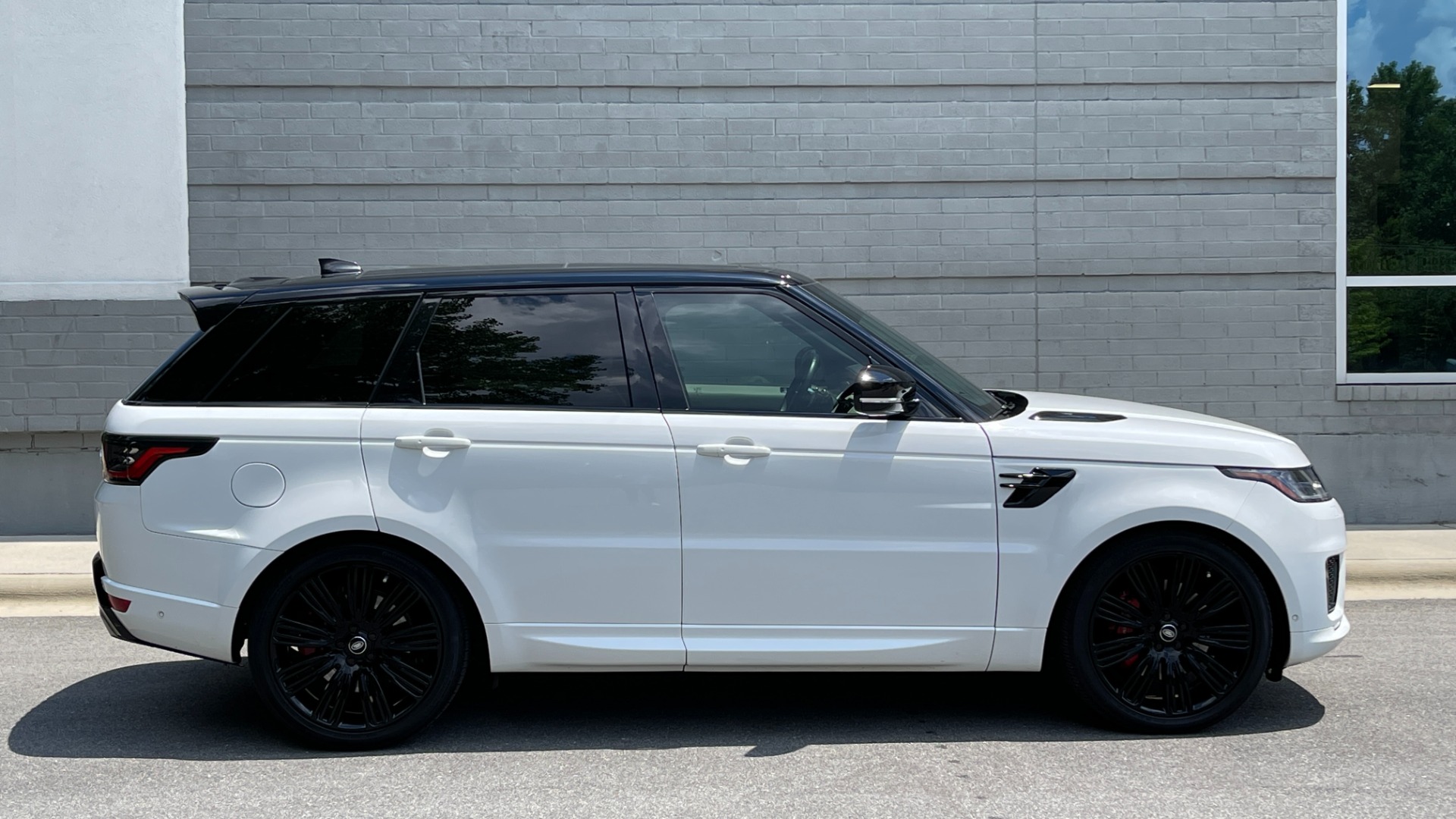 Used 2019 Land Rover Range Rover Sport DYNAMIC / BLACKOUT PACK / VISION ASSIST / 22IN WHEELS for sale Sold at Formula Imports in Charlotte NC 28227 3