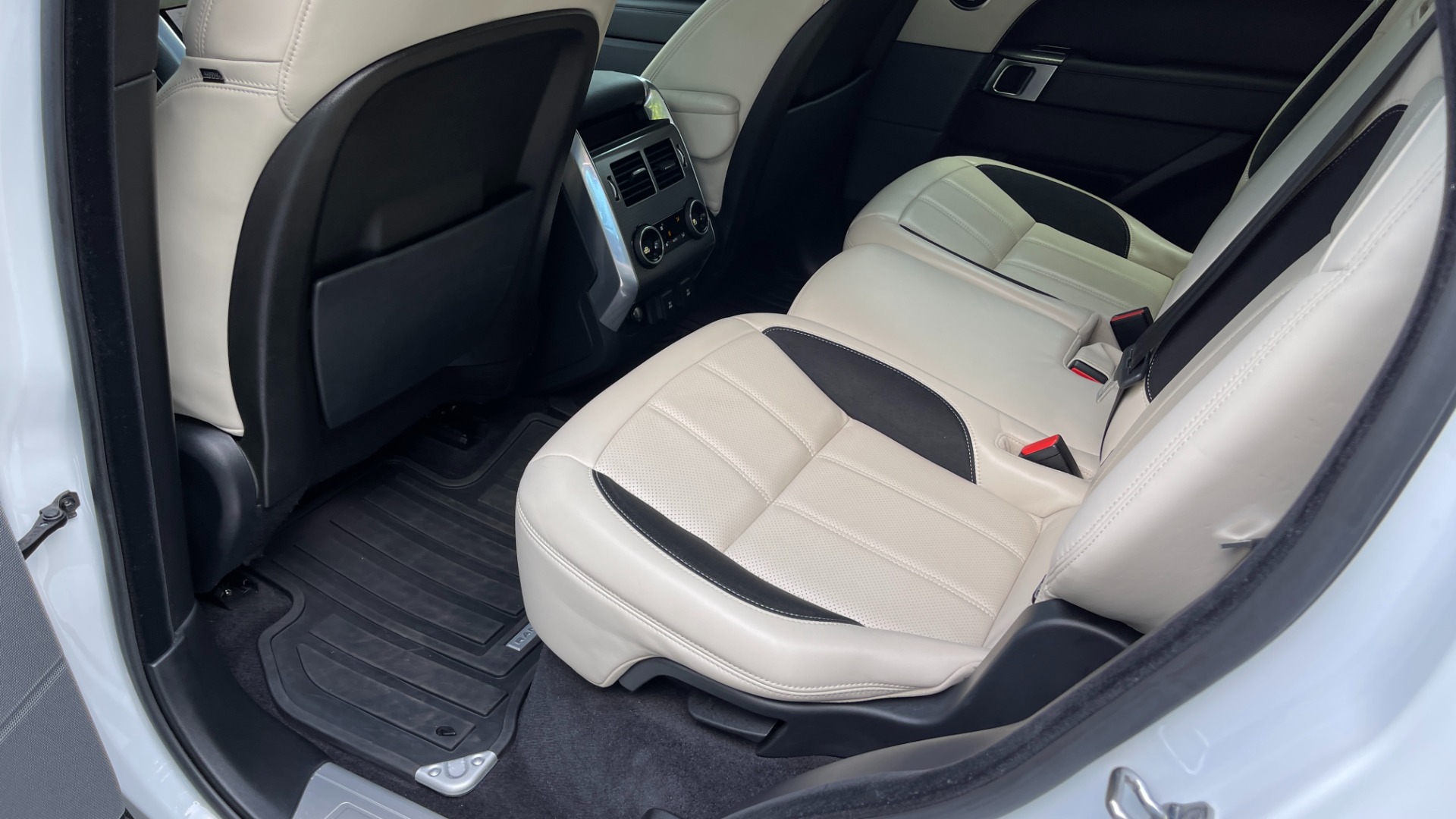 Used 2019 Land Rover Range Rover Sport DYNAMIC / BLACKOUT PACK / VISION ASSIST / 22IN WHEELS for sale Sold at Formula Imports in Charlotte NC 28227 34