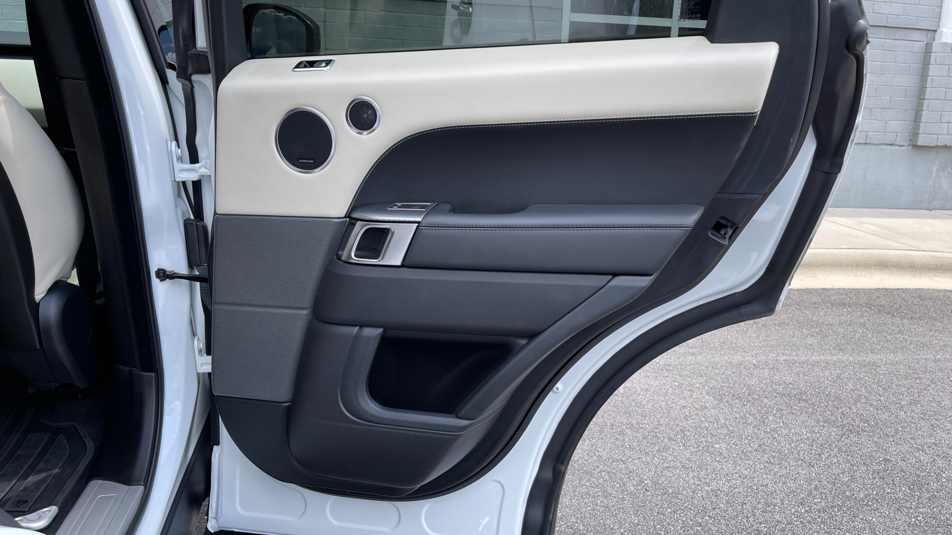 Used 2019 Land Rover Range Rover Sport DYNAMIC / BLACKOUT PACK / VISION ASSIST / 22IN WHEELS for sale Sold at Formula Imports in Charlotte NC 28227 39