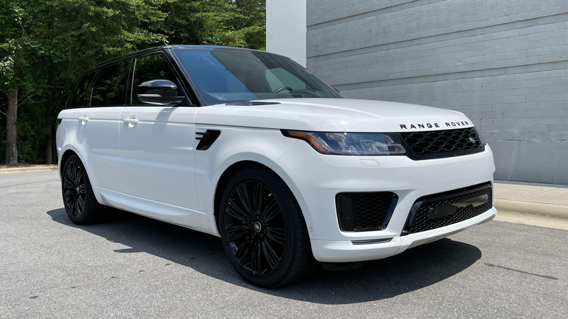 Used 2019 Land Rover Range Rover Sport DYNAMIC / BLACKOUT PACK / VISION ASSIST / 22IN WHEELS for sale Sold at Formula Imports in Charlotte NC 28227 4