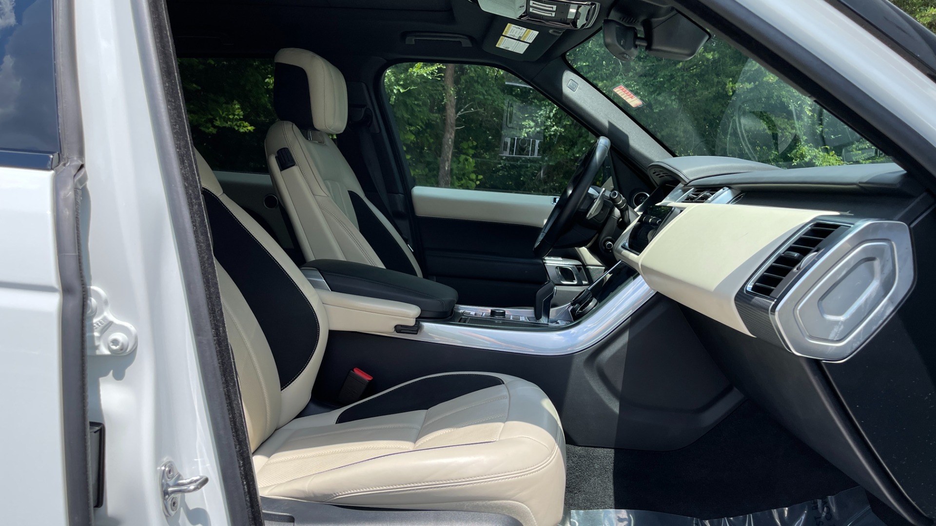 Used 2019 Land Rover Range Rover Sport DYNAMIC / BLACKOUT PACK / VISION ASSIST / 22IN WHEELS for sale Sold at Formula Imports in Charlotte NC 28227 47